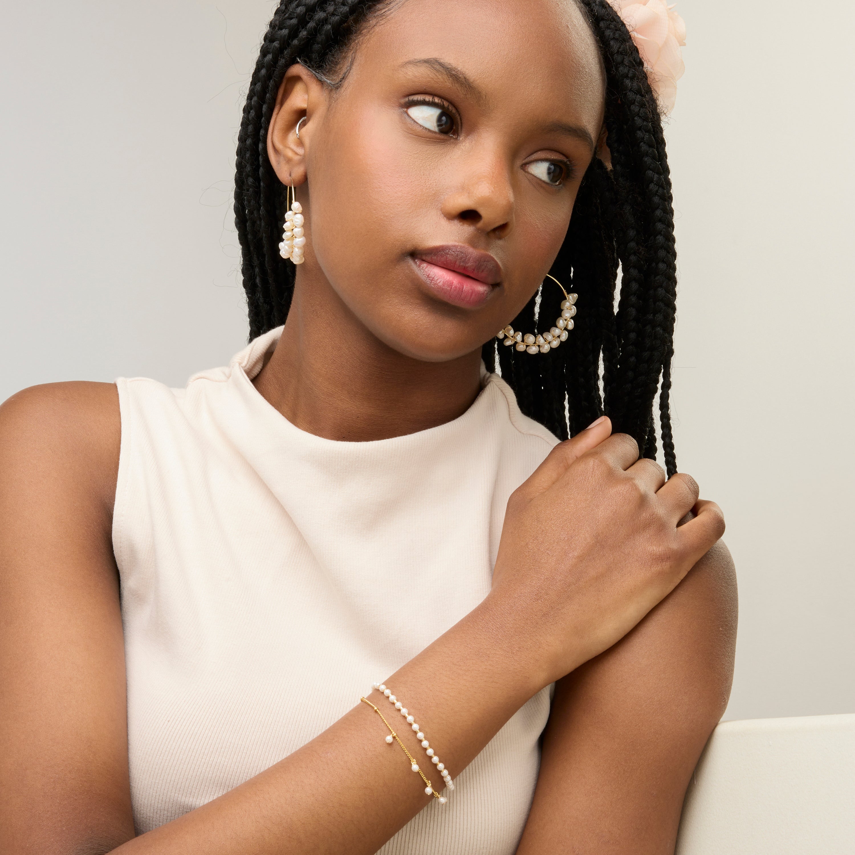 White Pearl Bracelet finished in 18K yellow gold - Subri