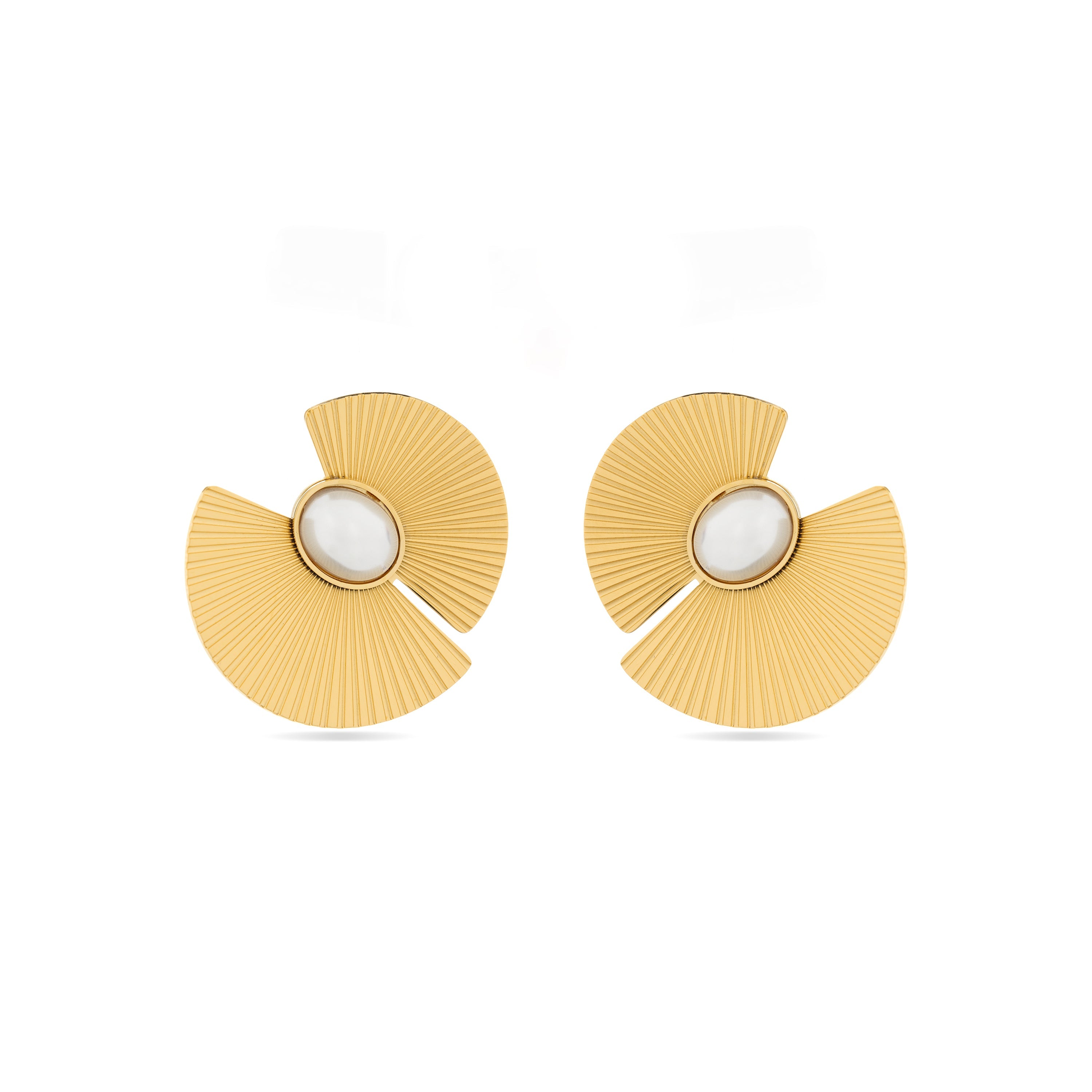 White Pearl Earrings finished in 18K yellow gold - Lessa