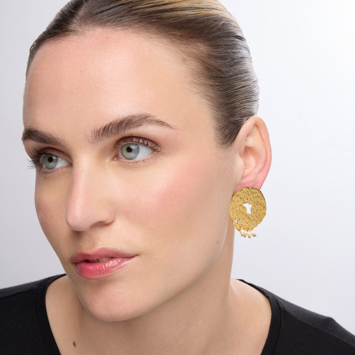 18k yellow gold finish earrings with white pearls - Kuwe