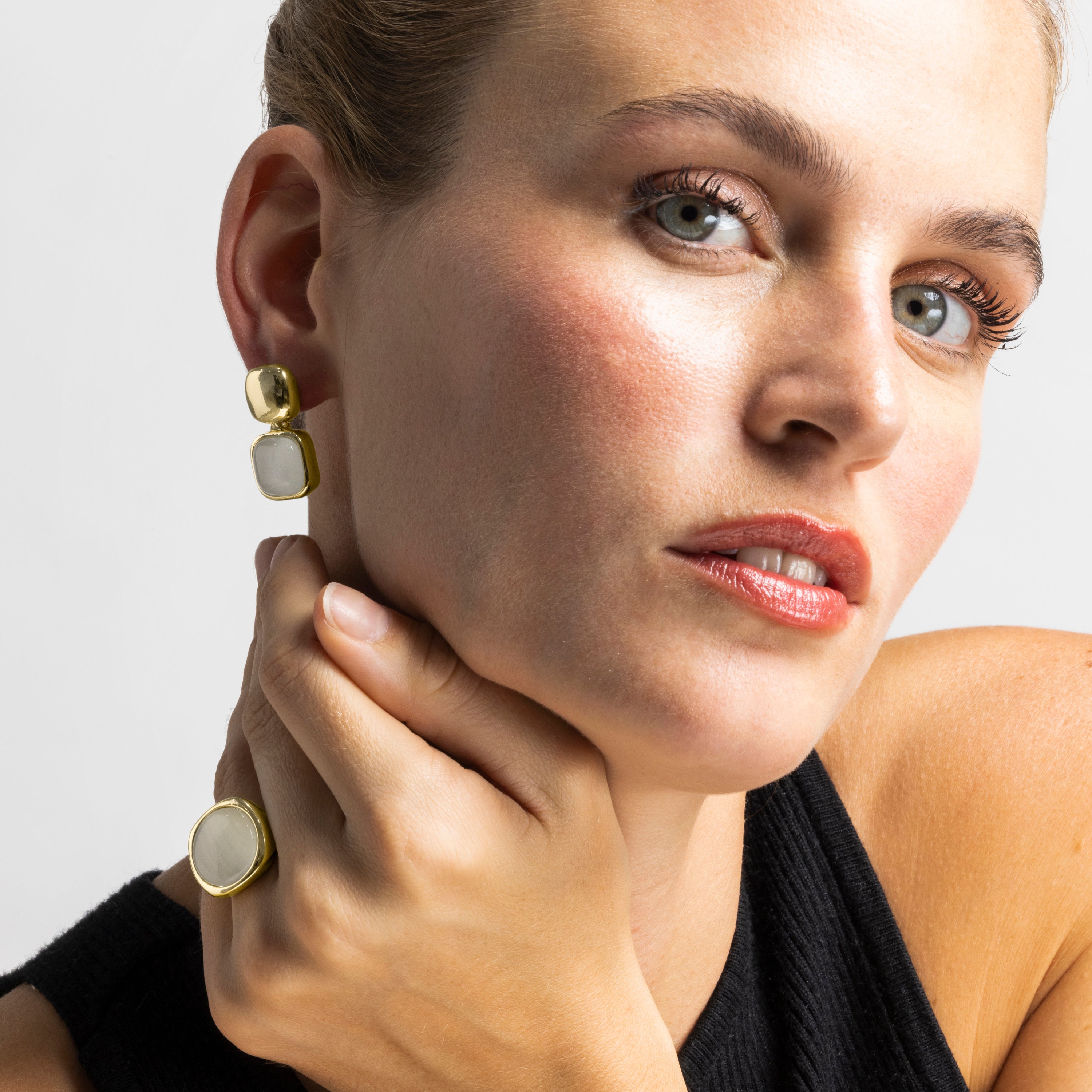 18k gold-finished cat's eye earrings - Laroi