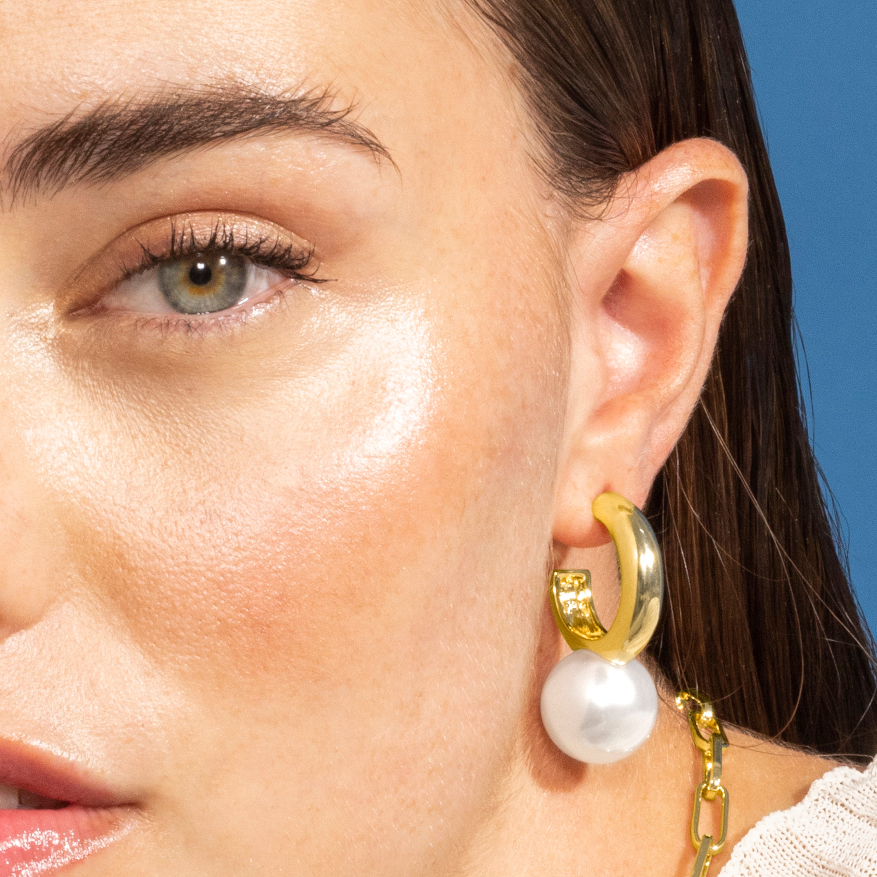 White Pearl Earrings Finished in 18K Yellow Gold - Nesh