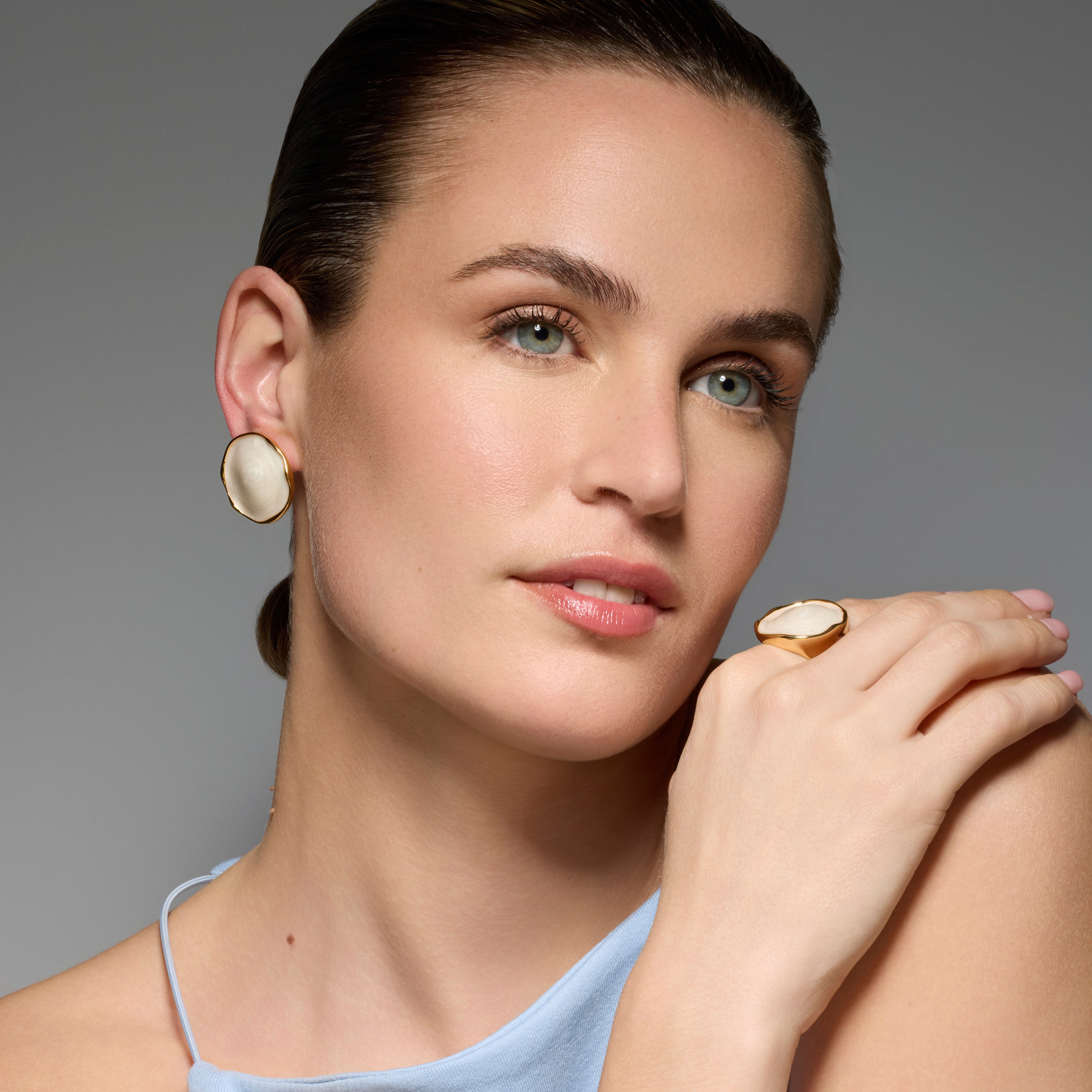 18k yellow gold and white lacquer finish earrings - Huldio