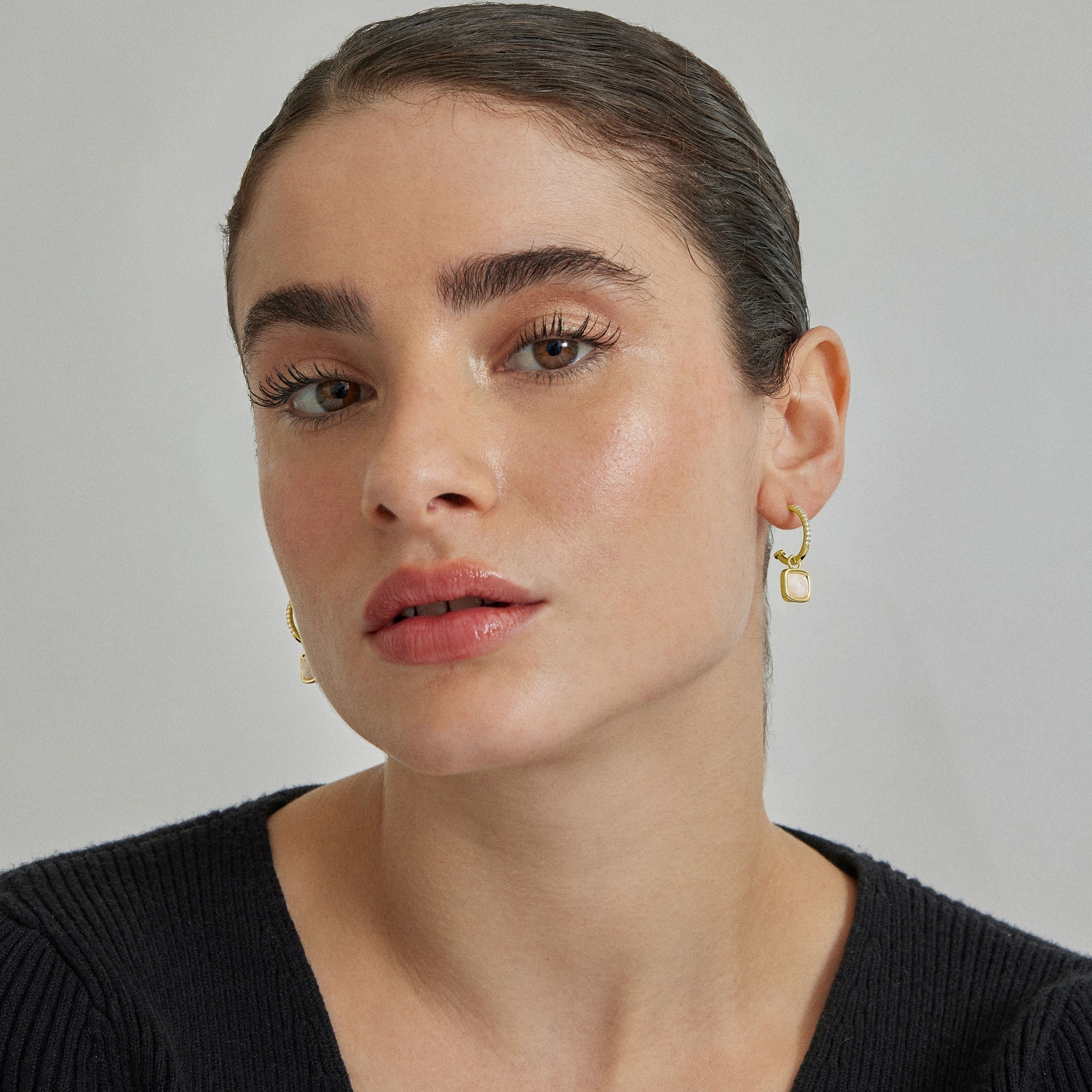 White Crystal Earrings finished in 18K yellow gold - Darmix