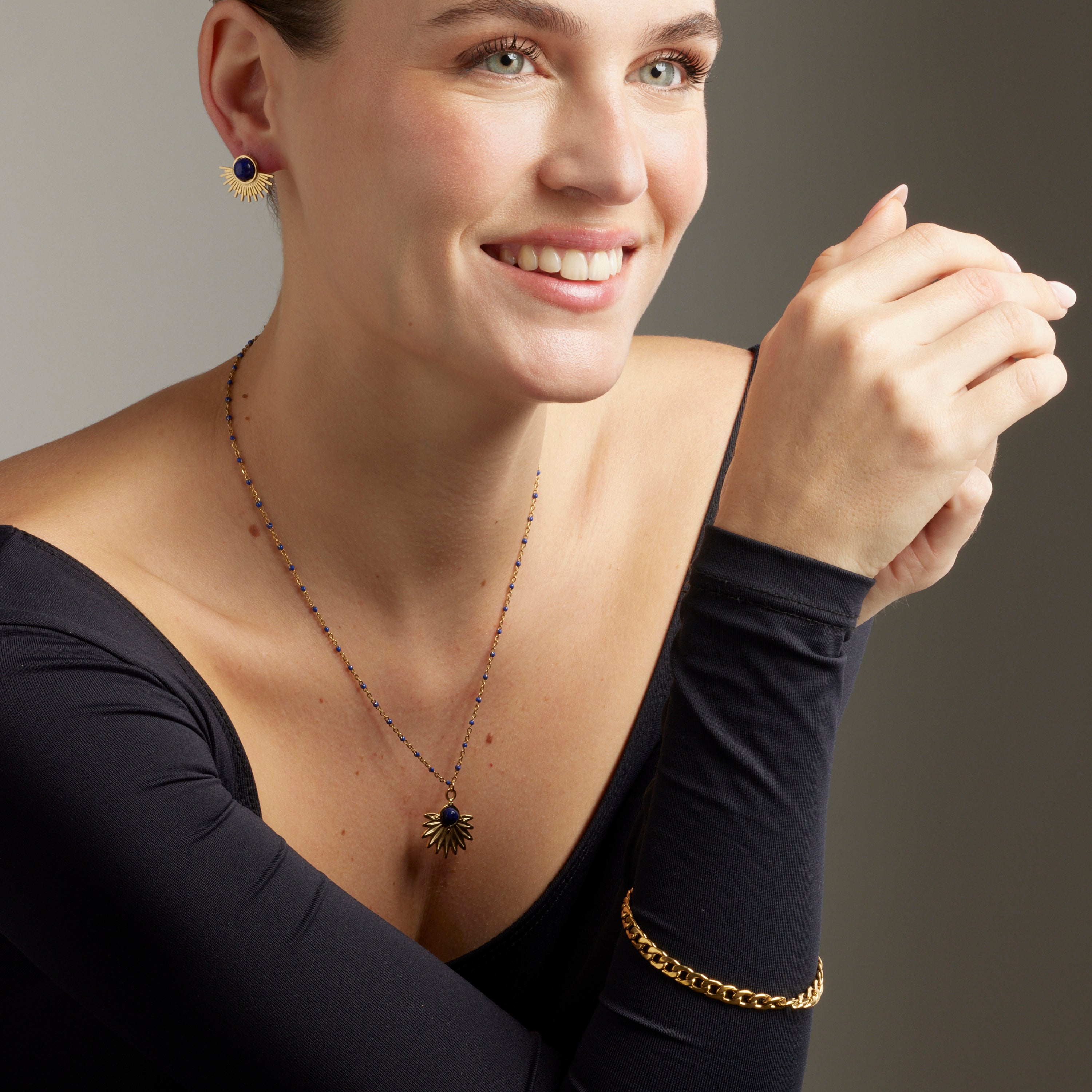 Natural Lapis Lazuli Necklace finished in 18K yellow gold - Viewing