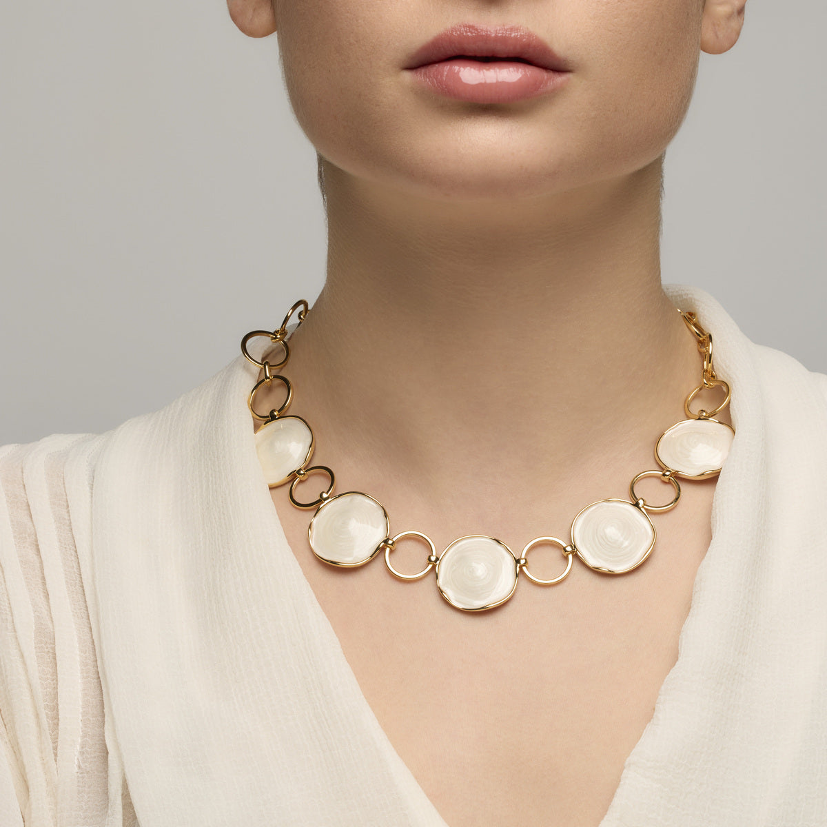 Huldio Necklace in White Lacquer with 18k Yellow Gold Finish
