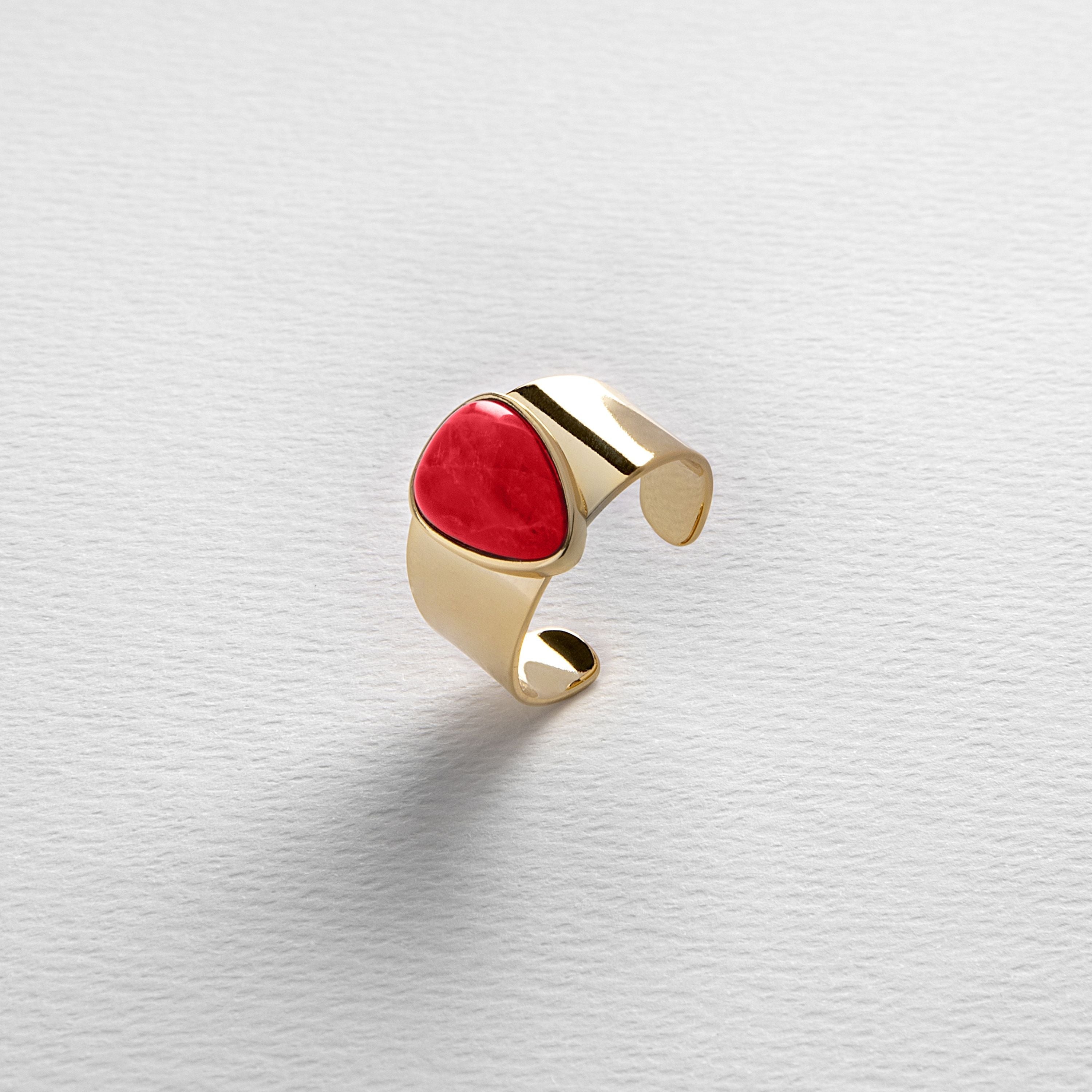 Coral ring finished in 18K yellow gold - Sheak
