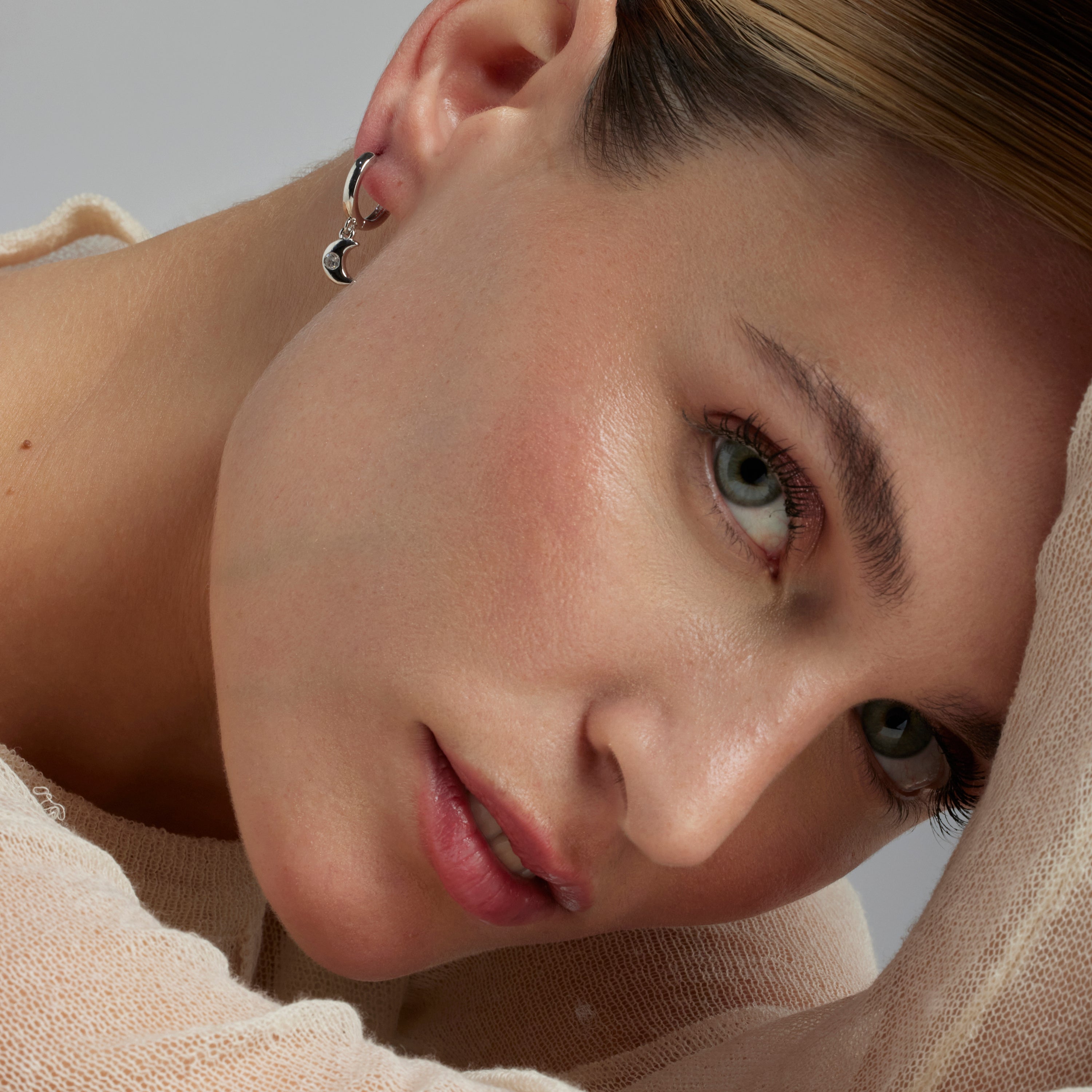 Rhodium-plated brilliant zirconia earrings - Nekiel