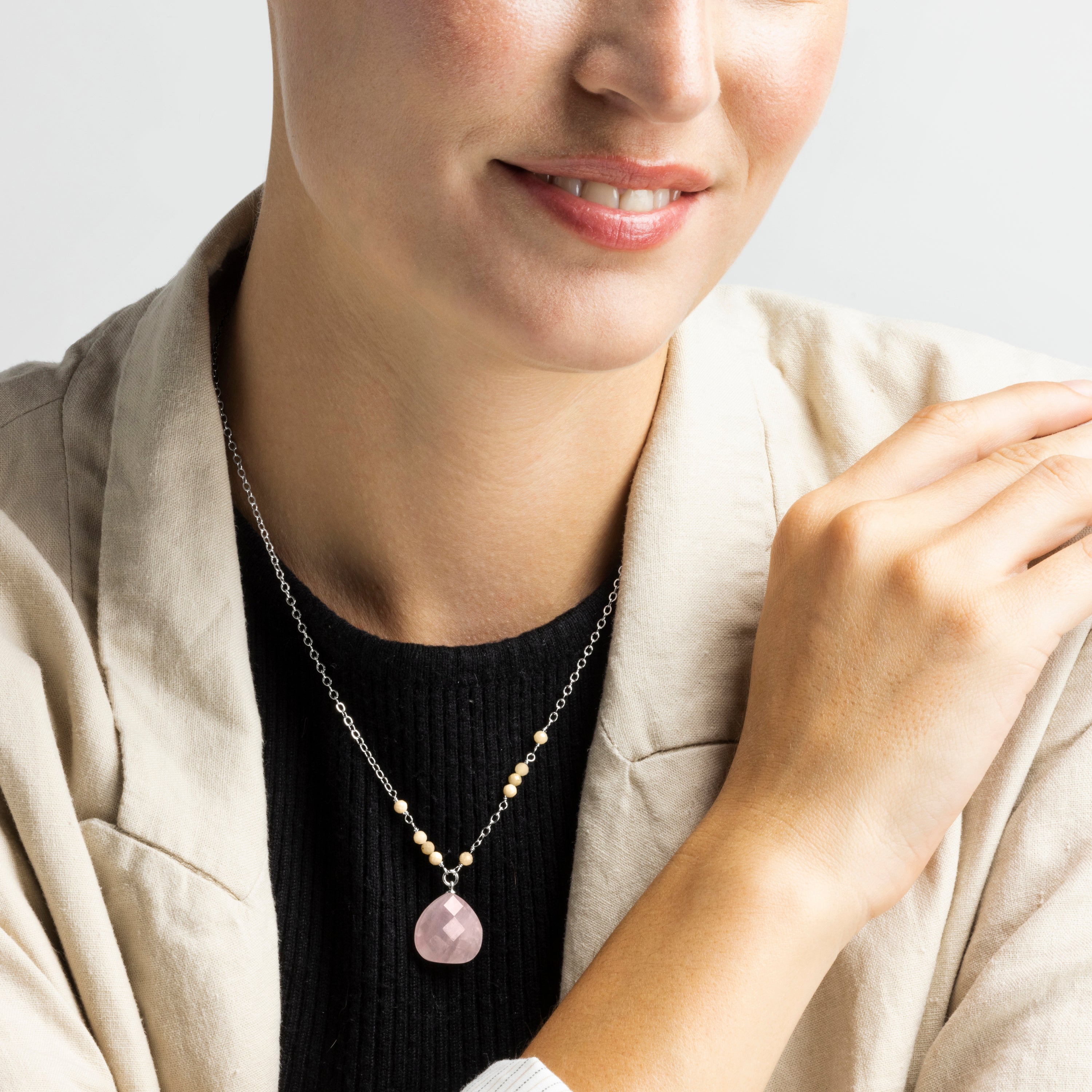 Rhodium-plated Rose Quartz Necklace - Zoqoyi