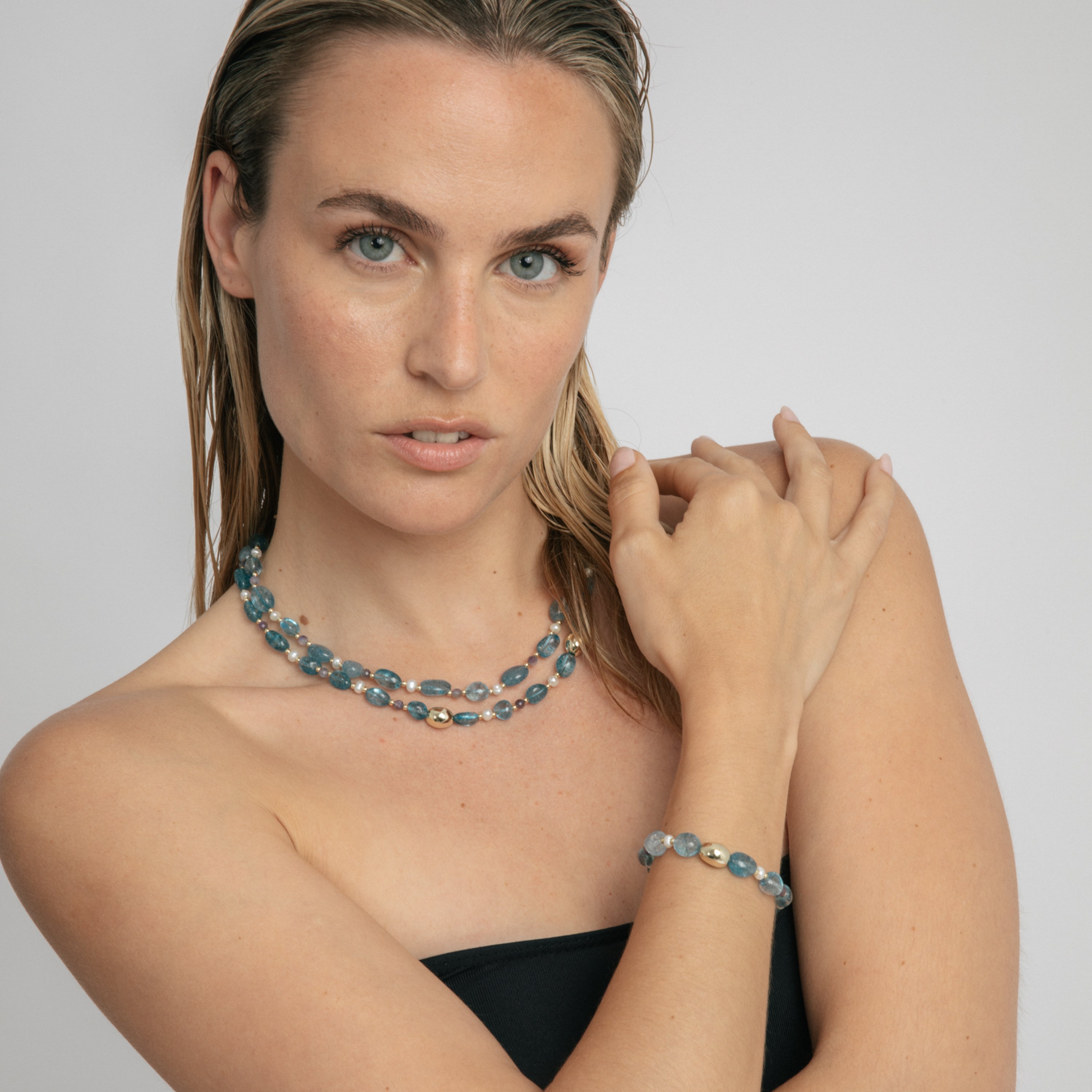 925 Sterling Silver and Blue Crystal Bracelet finished in 18k Yellow Gold - Aswudi