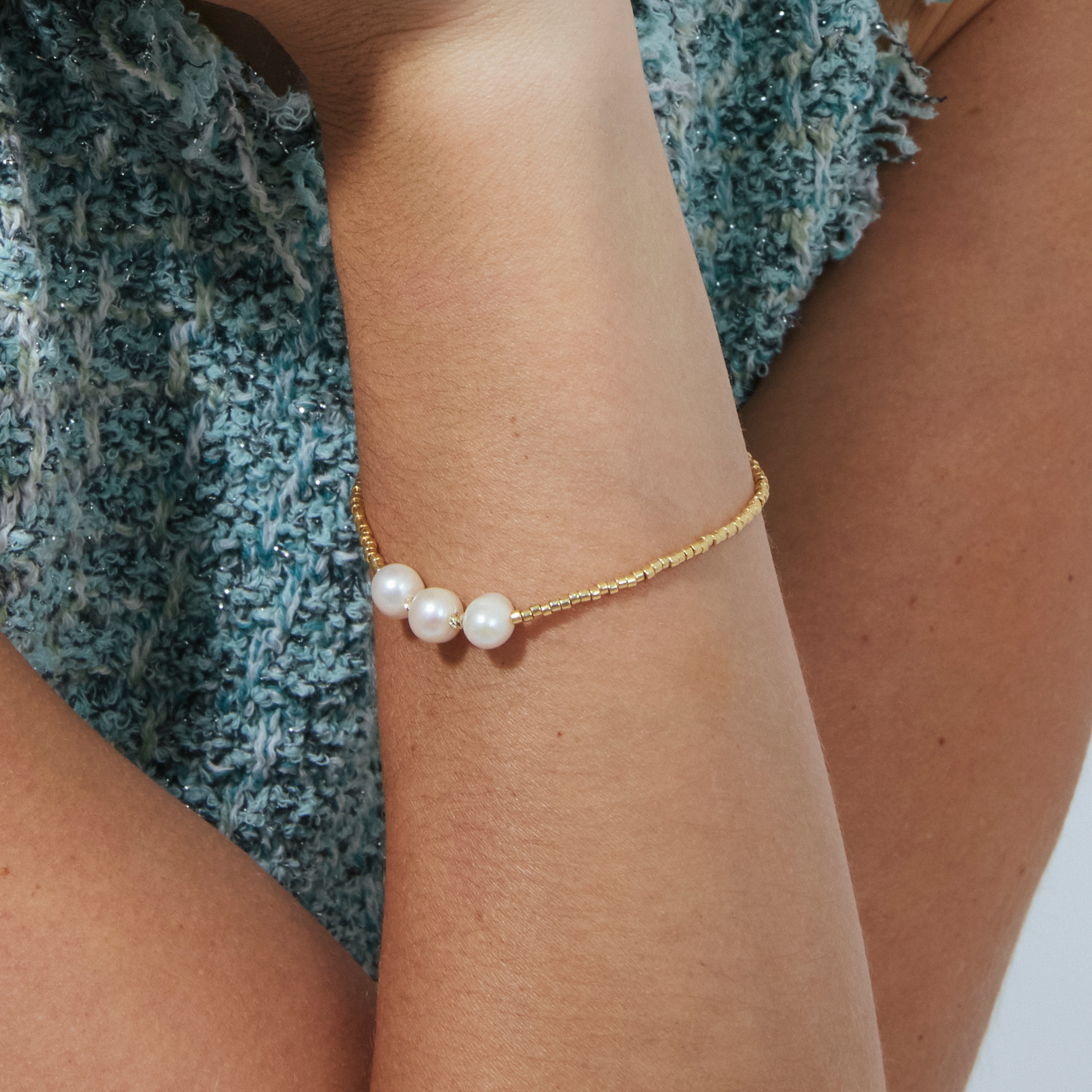 925 Sterling Silver and White Pearl Bracelet with 18k Yellow Gold Finish - Oschu