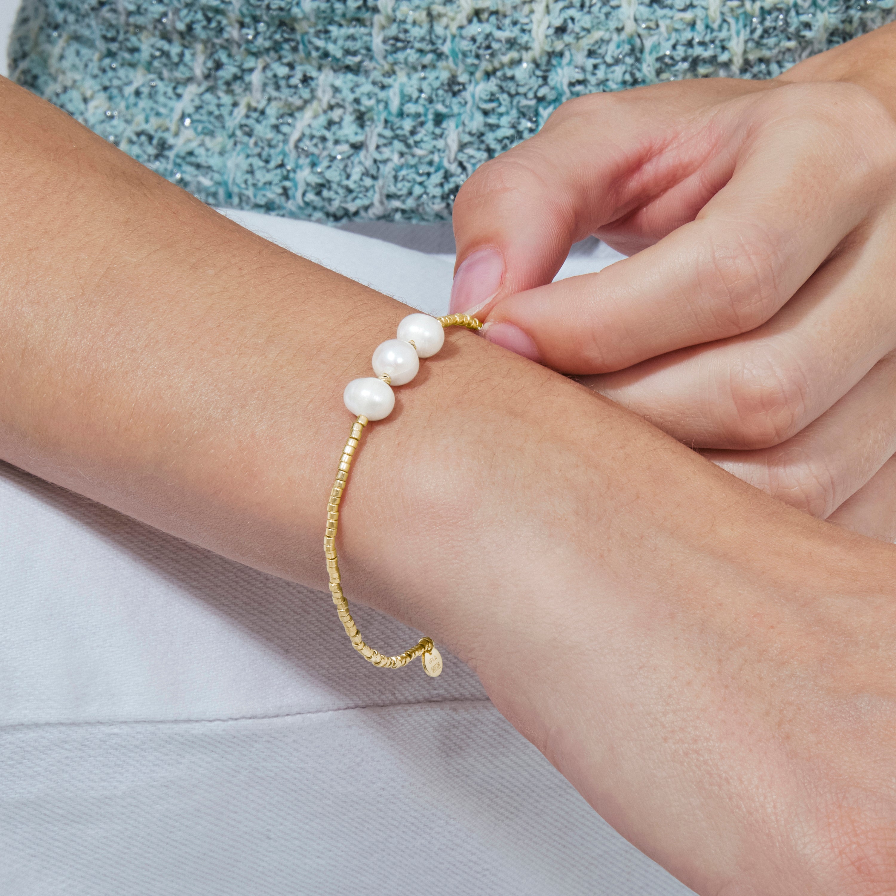 925 Sterling Silver and White Pearl Bracelet with 18k Yellow Gold Finish - Oschu