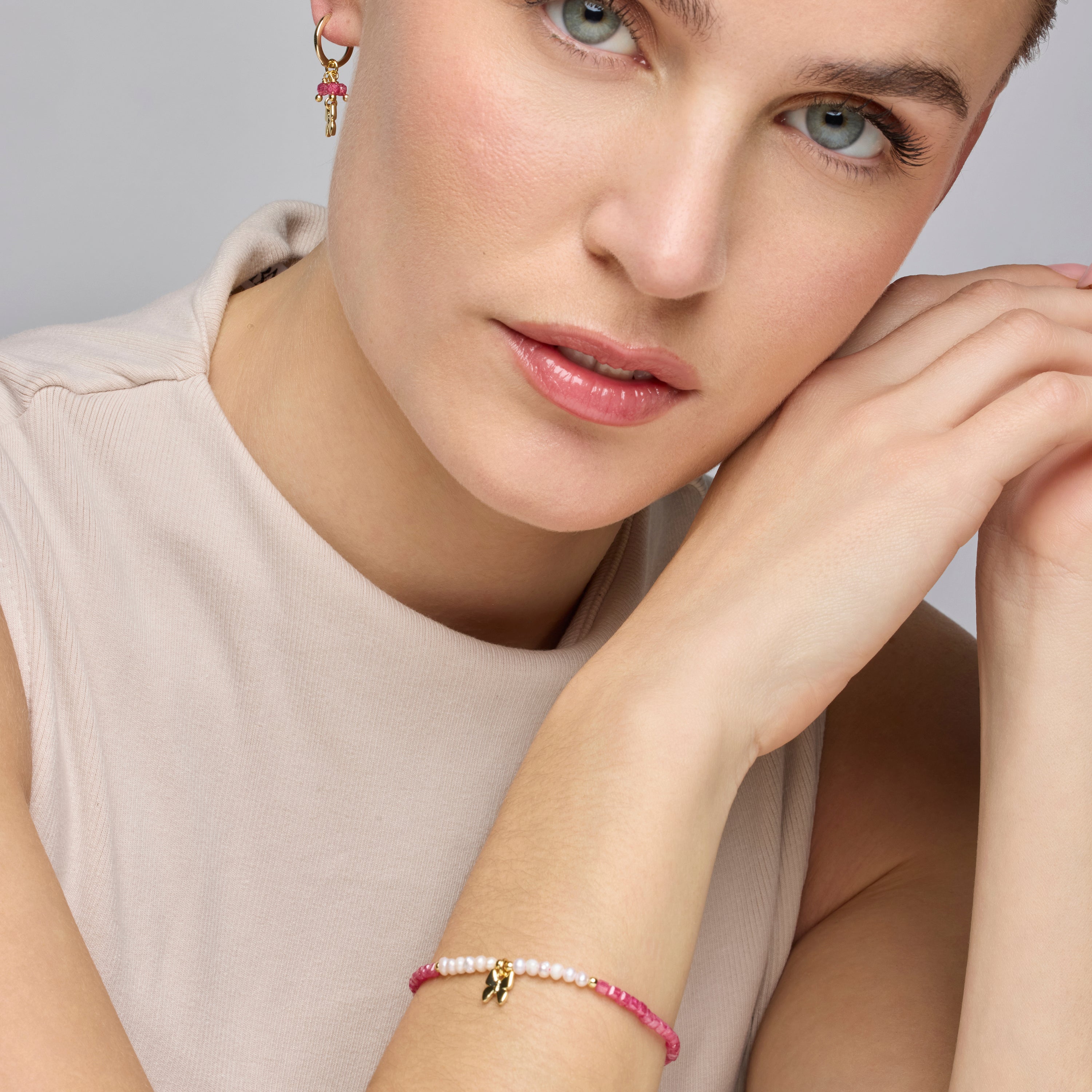 925 Sterling Silver and White Pearl Bracelet, 18k Yellow Gold Finish - Gama