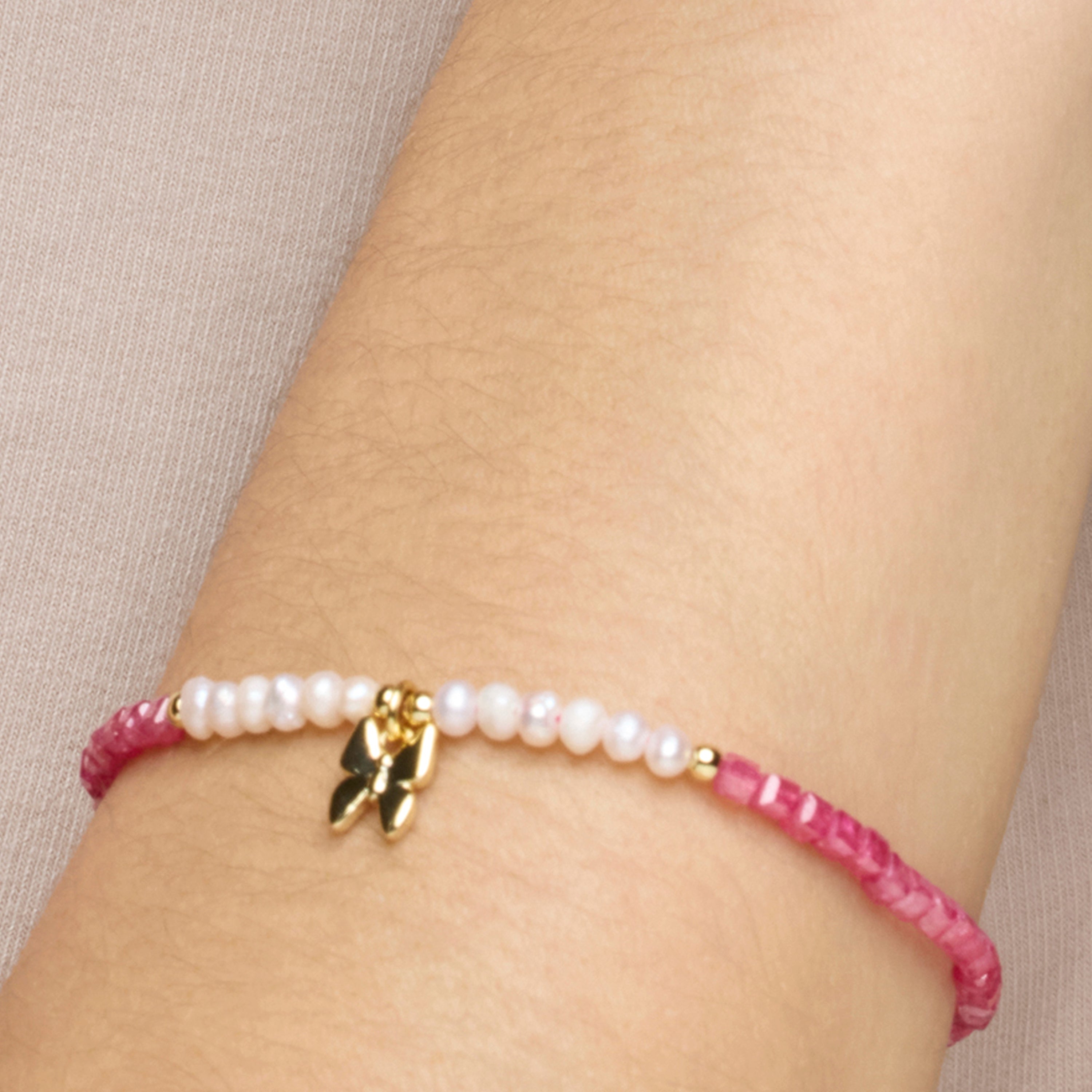 925 Sterling Silver and White Pearl Bracelet, 18k Yellow Gold Finish - Gama