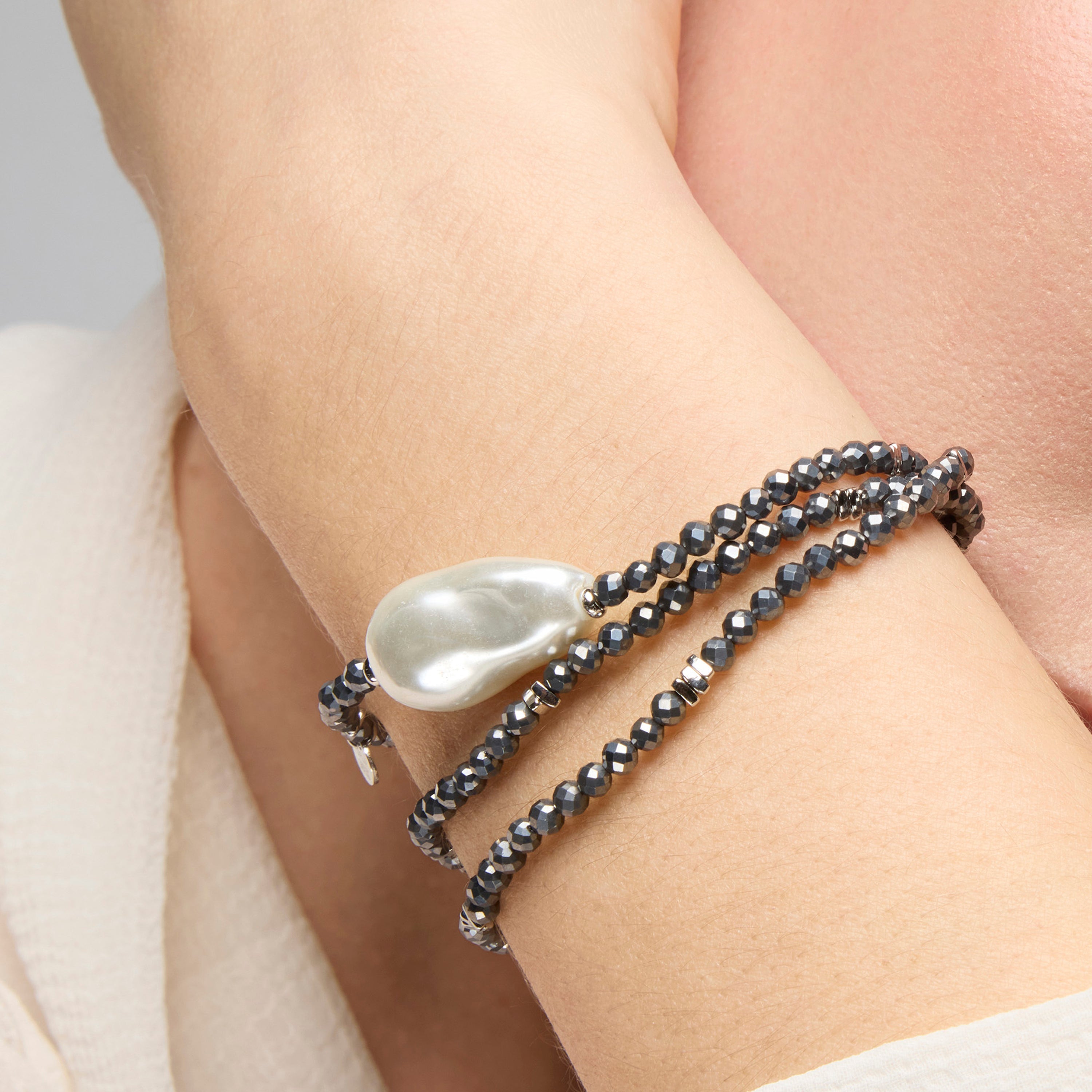 925 Sterling Silver and Hematite Bracelet with Rhodium Finish - Lorex