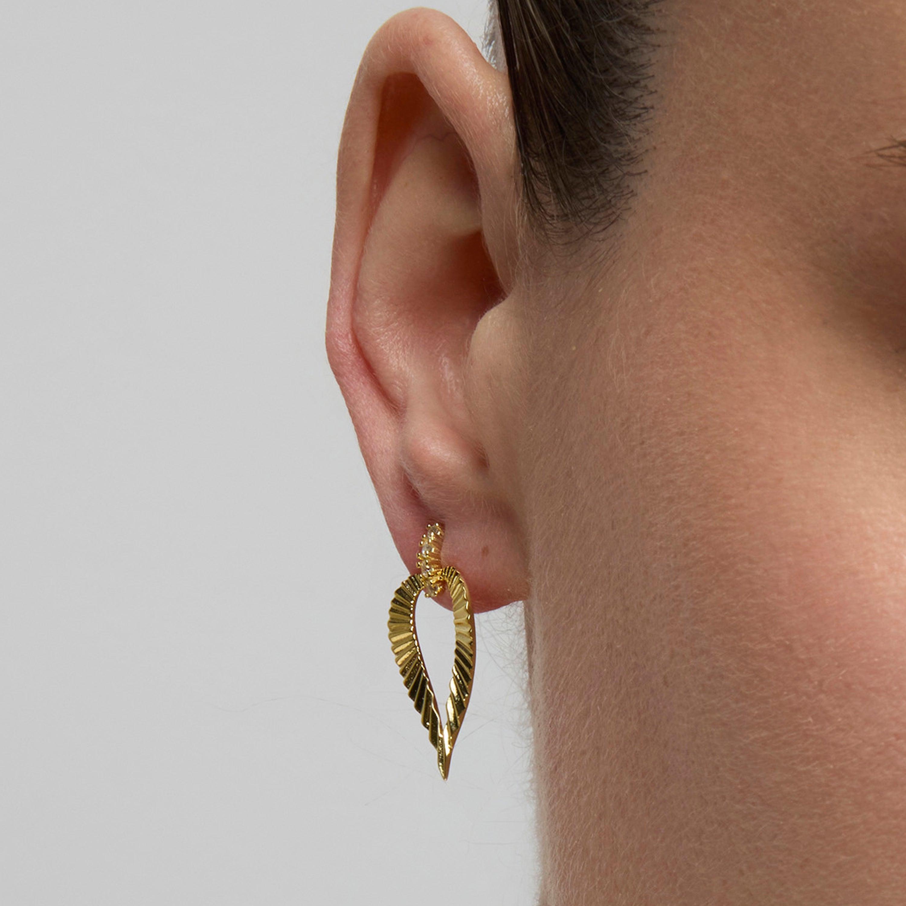 Brincos de Prata 925 com Zircônia Brilhante e acabamento em ouro amarelo 18k - Loreasi
