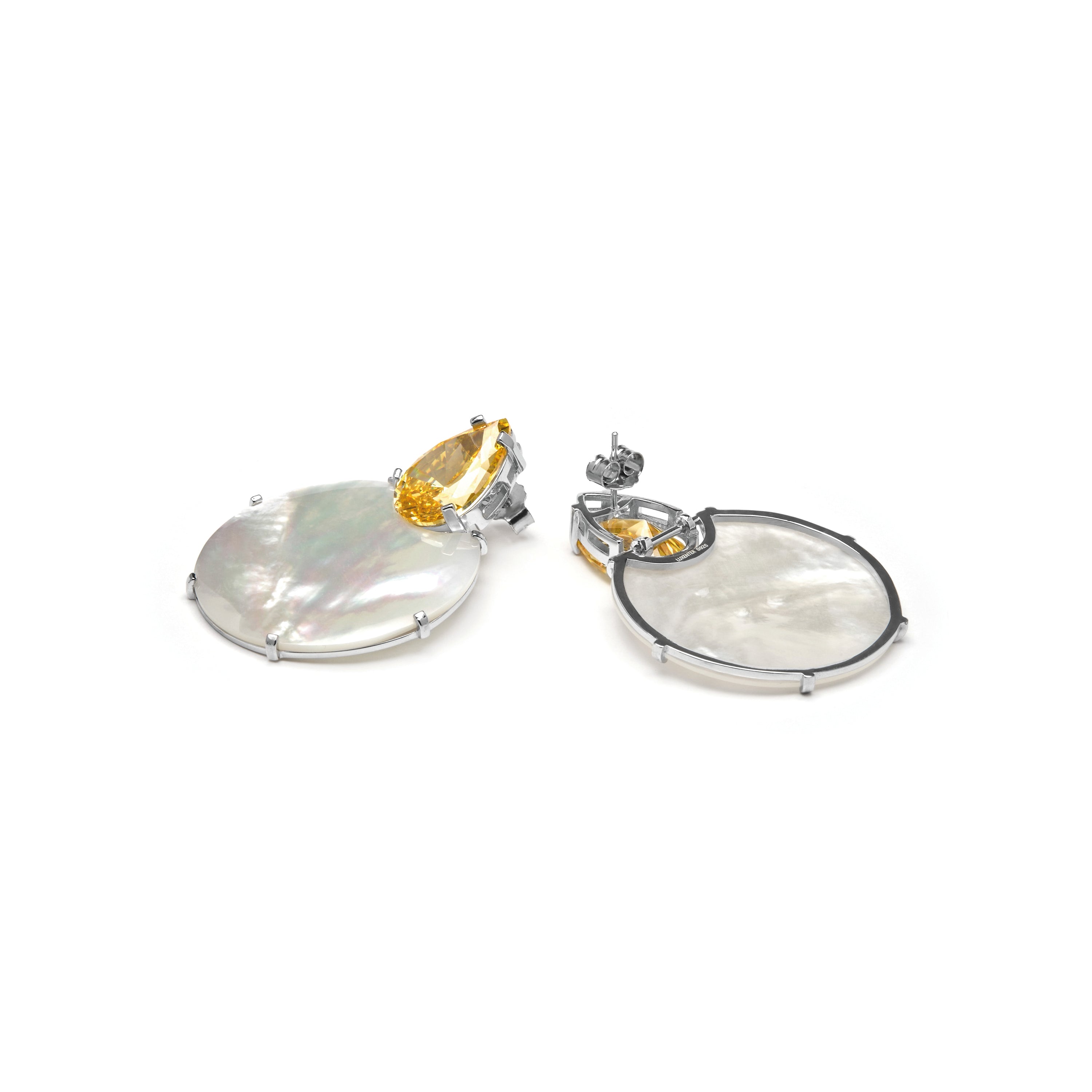Pendientes de Plata de Ley 925 y Madreperla Blanca acabado oro amarillo de 18k - Mubi