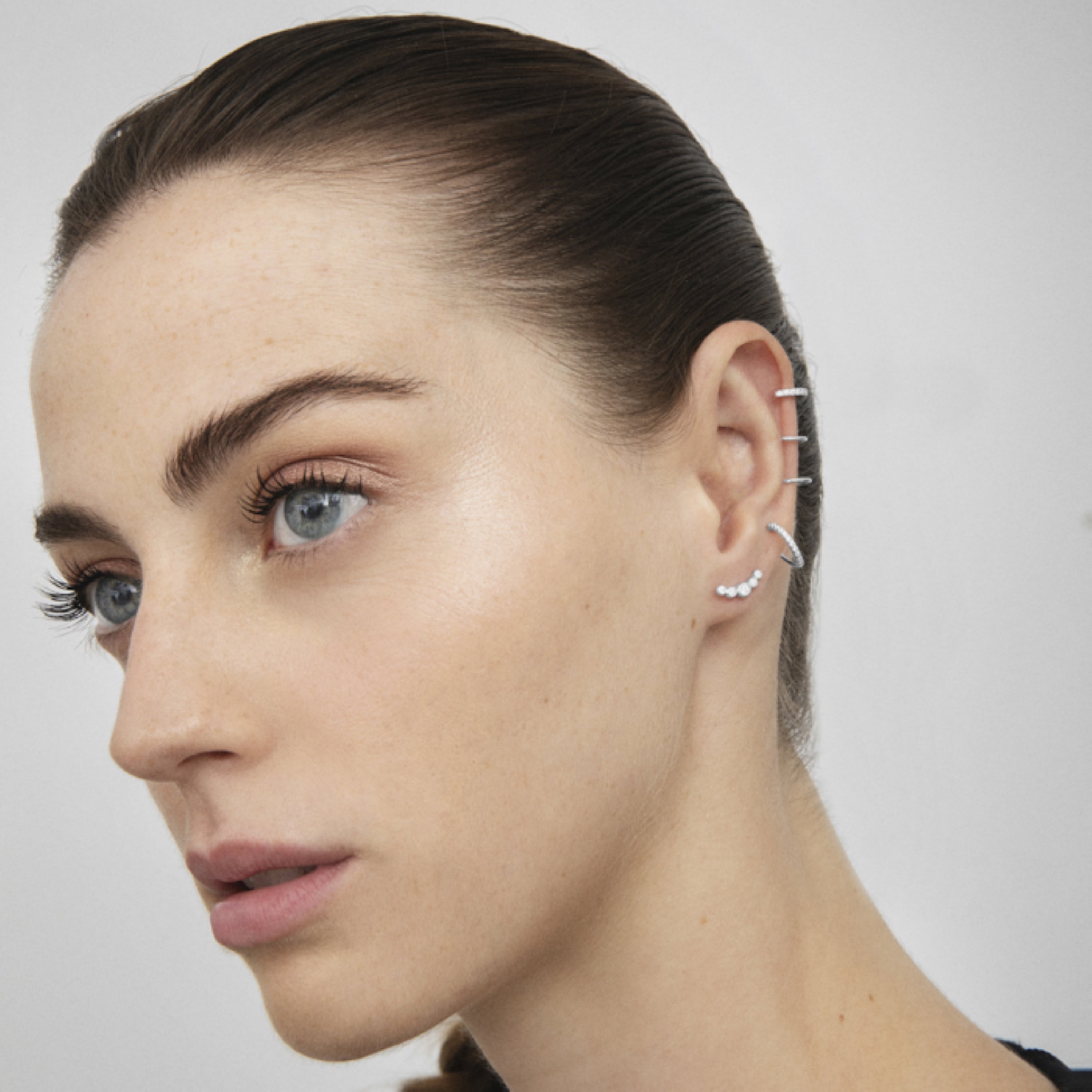 925 Sterling Silver Piercing with Brilliant Zirconia in Rhodium Finish - Iluvi