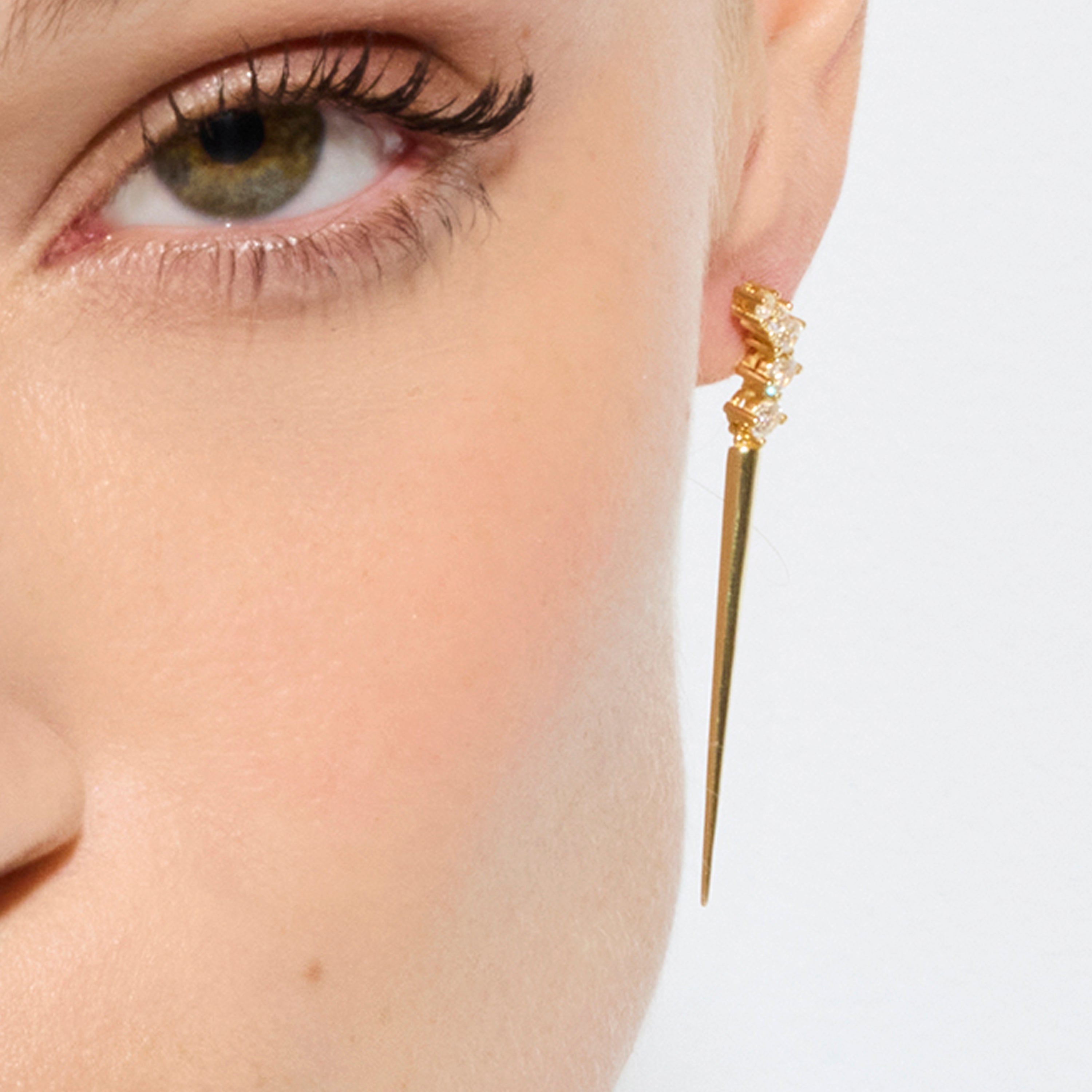 Brincos de Prata 925 com Zircônia Brilhante e acabamento em ouro amarelo 18k - Copim