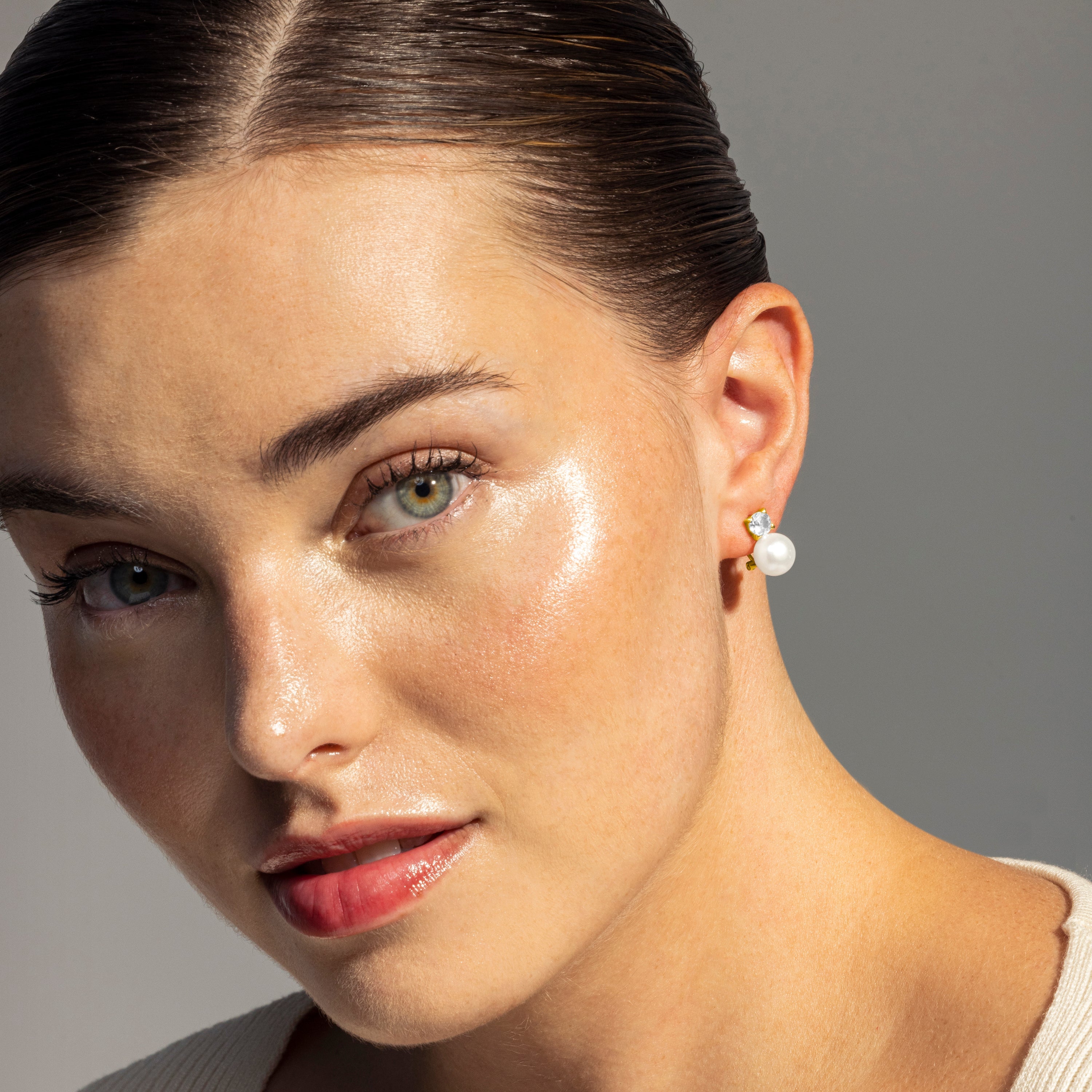 925 Sterling Silver Earrings with White Pearl, 18K Yellow Gold Finish - Essential
