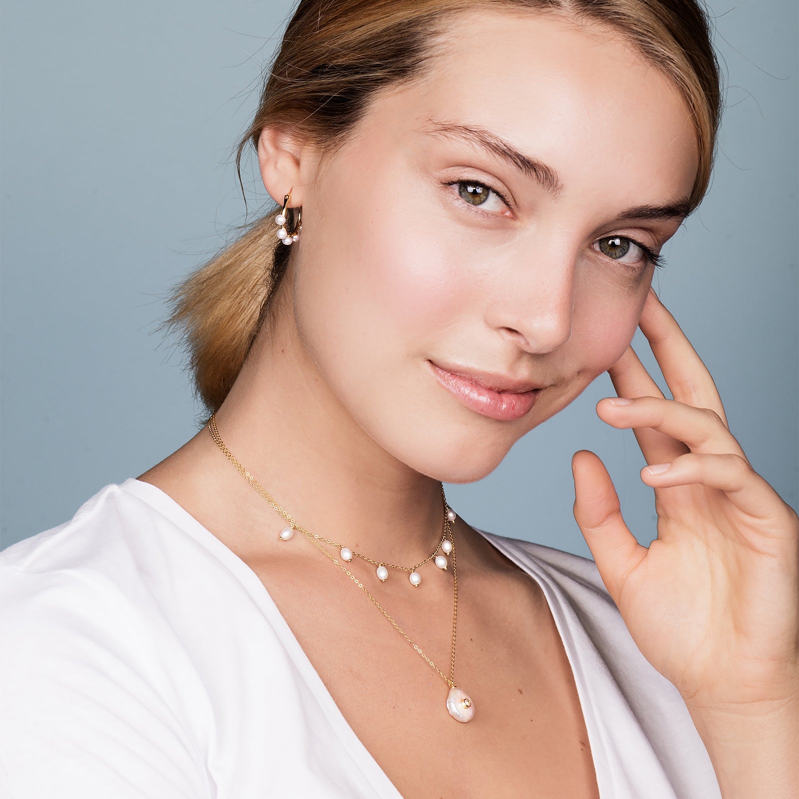 Pendientes de Plata de Ley 925 con Perla Blanca acabados en oro amarillo 18K - Fami