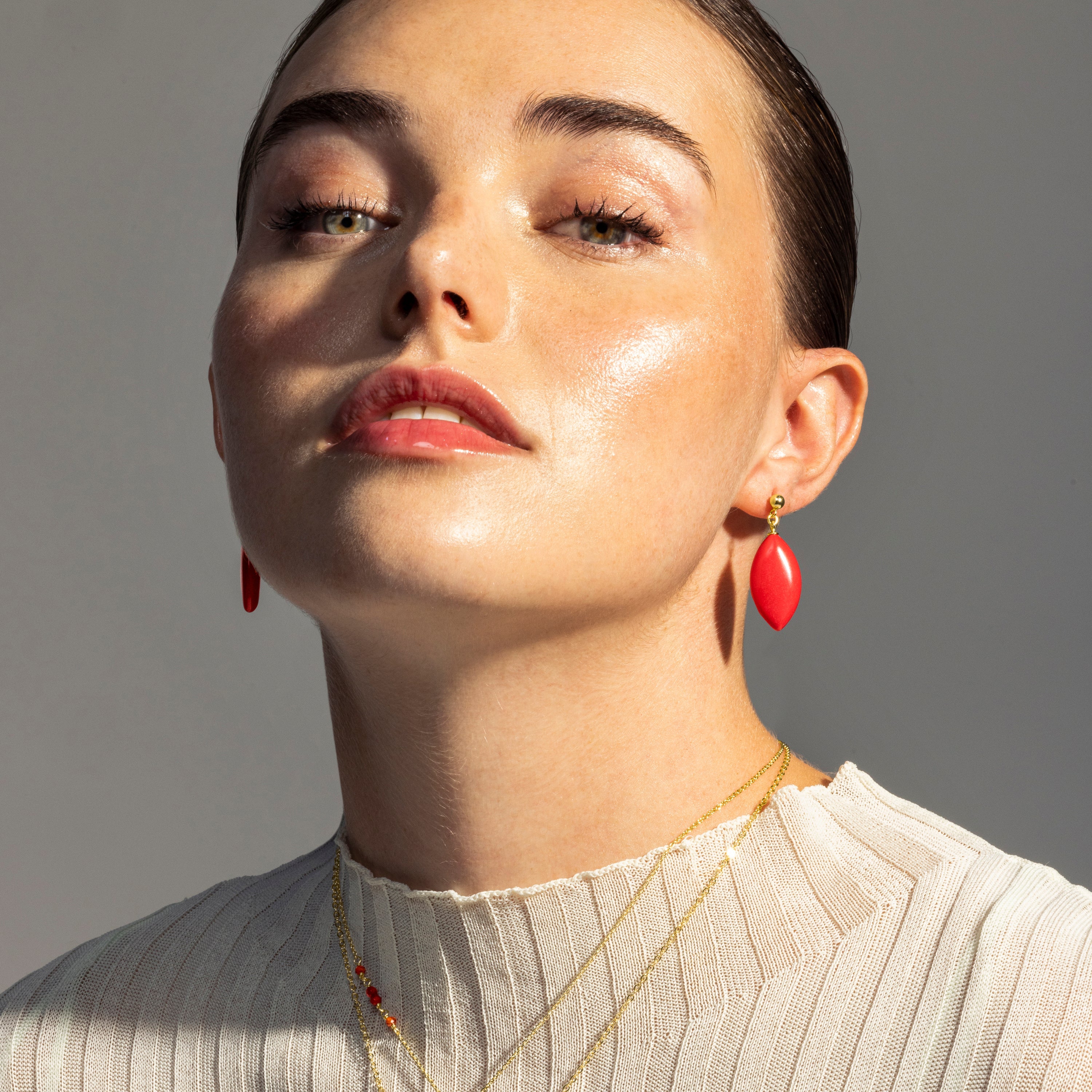 Pendientes de Plata de Ley 925 con Coral acabados en oro amarillo 18K - Ayom