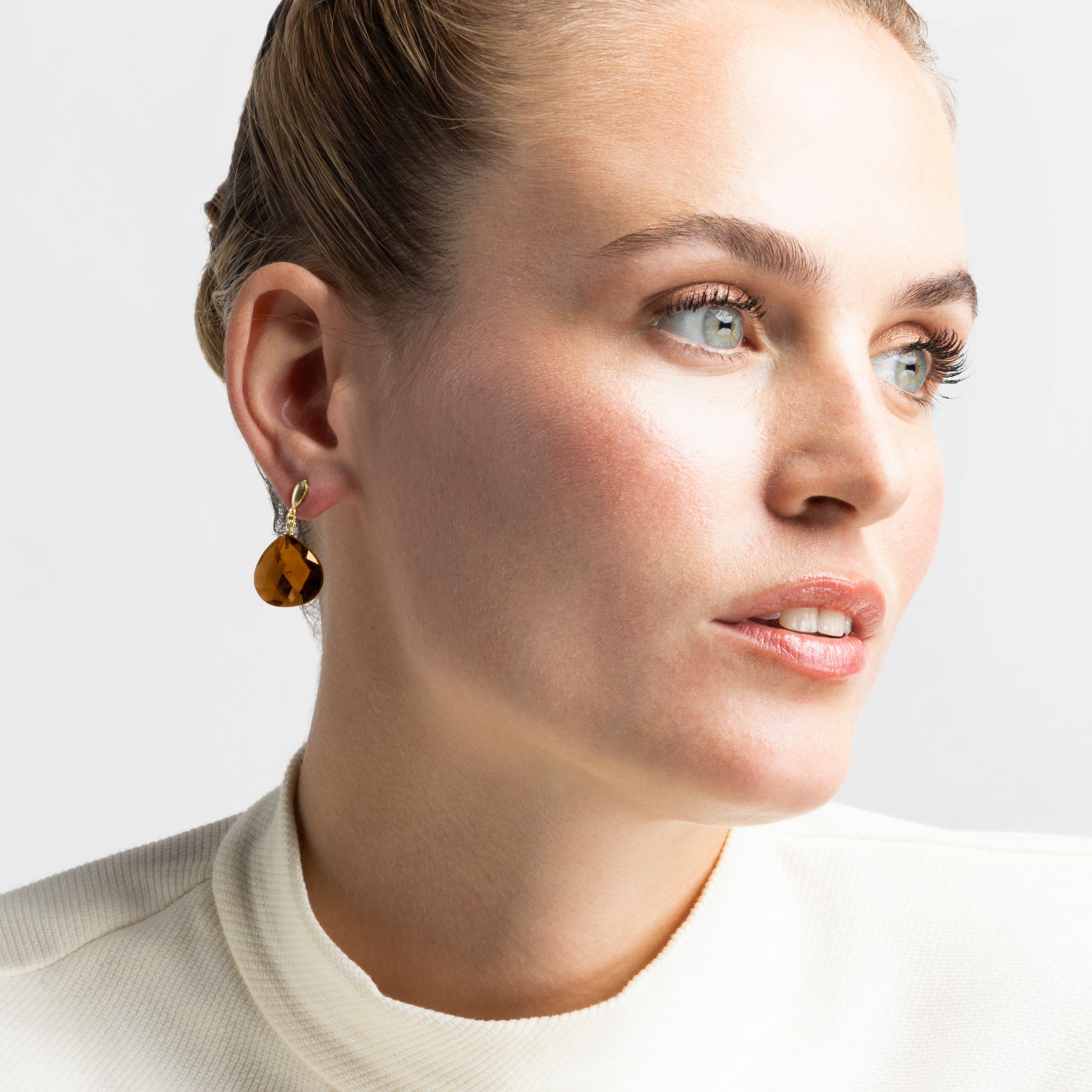 Brincos de Prata 925 com Quartzo Fumê Hidrotermal com acabamento em ouro amarelo 18K - Zoqoyi