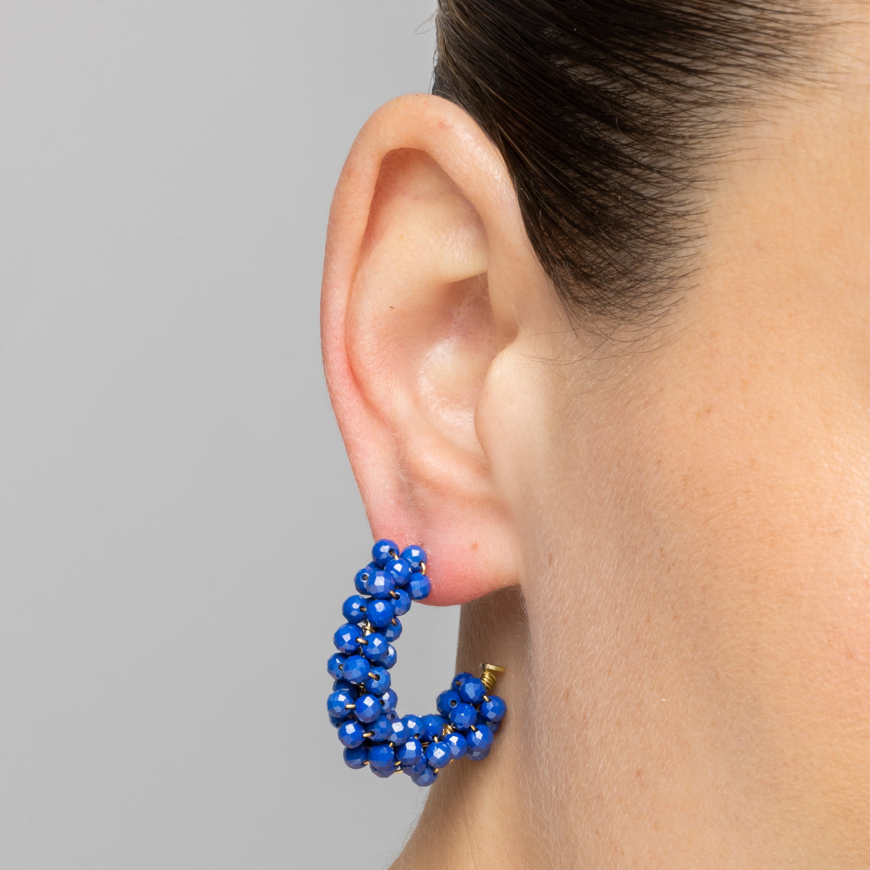 Brincos de Prata de Lei 925 e Cristal Azul Escuro com acabamento em ouro amarelo de 18k - Silka