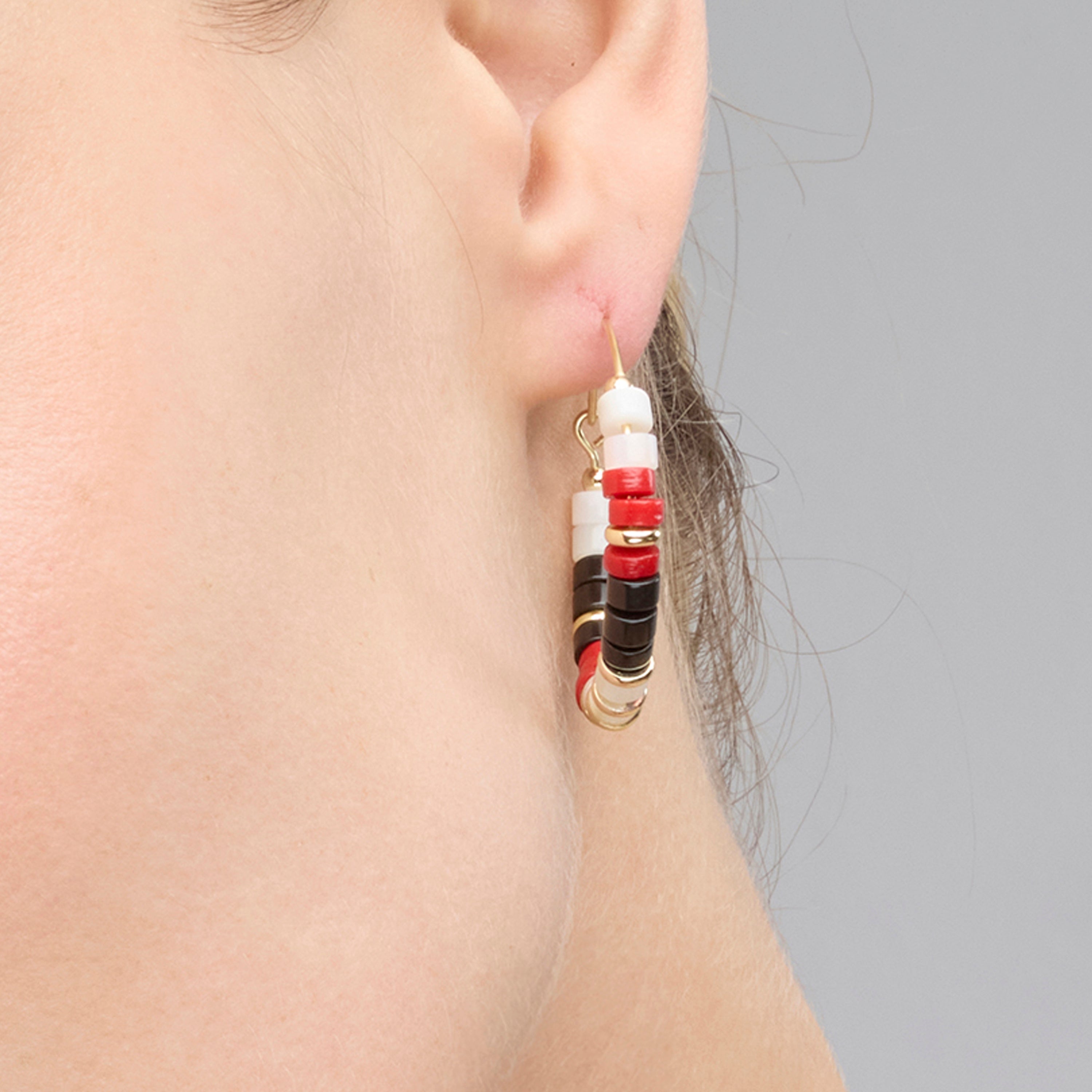 Brincos em Prata 925 e Coral com acabamento em ouro amarelo 18k - Ilmina