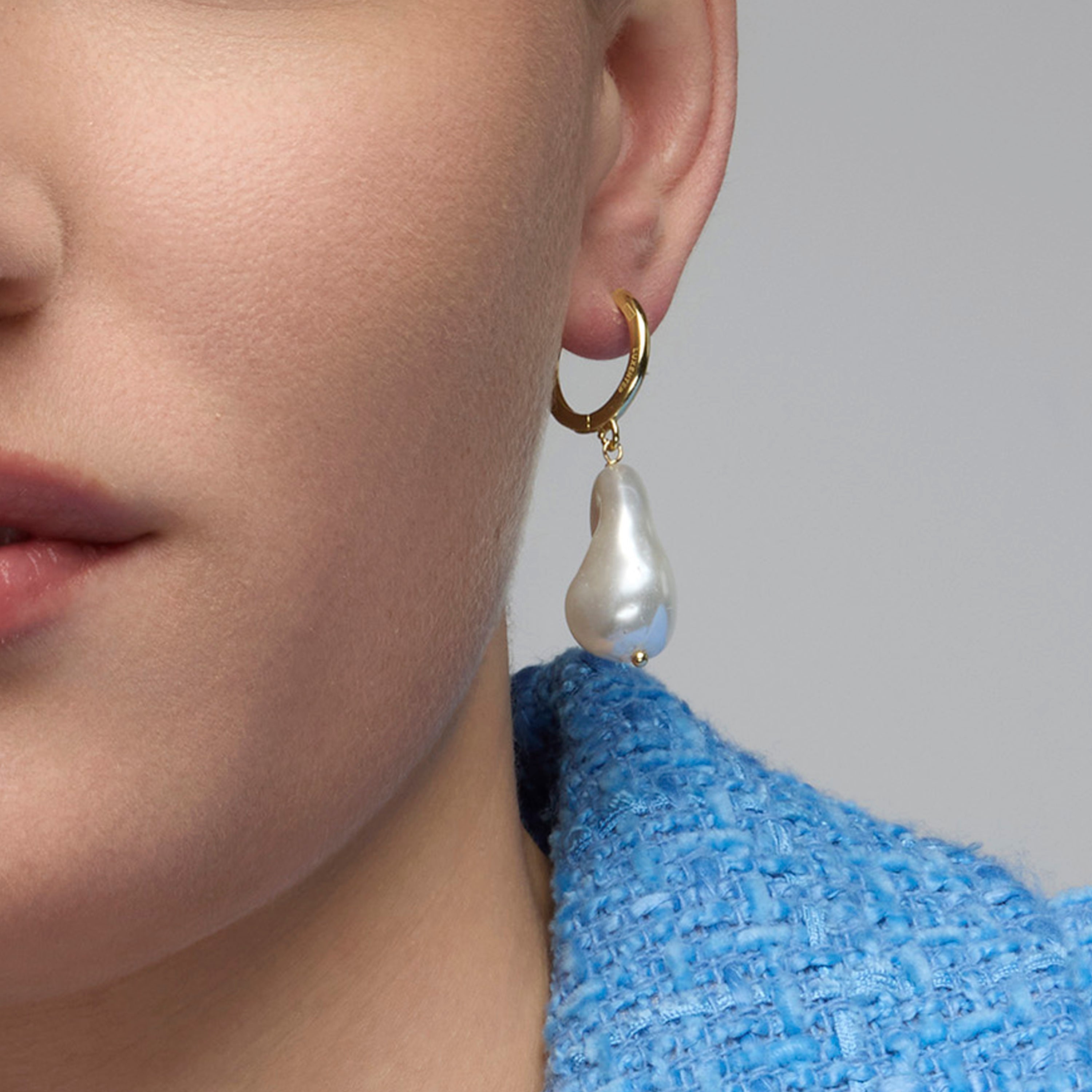Pendientes de Plata de Ley 925 y Perla Blanca acabado oro amarillo de 18k - Hasel