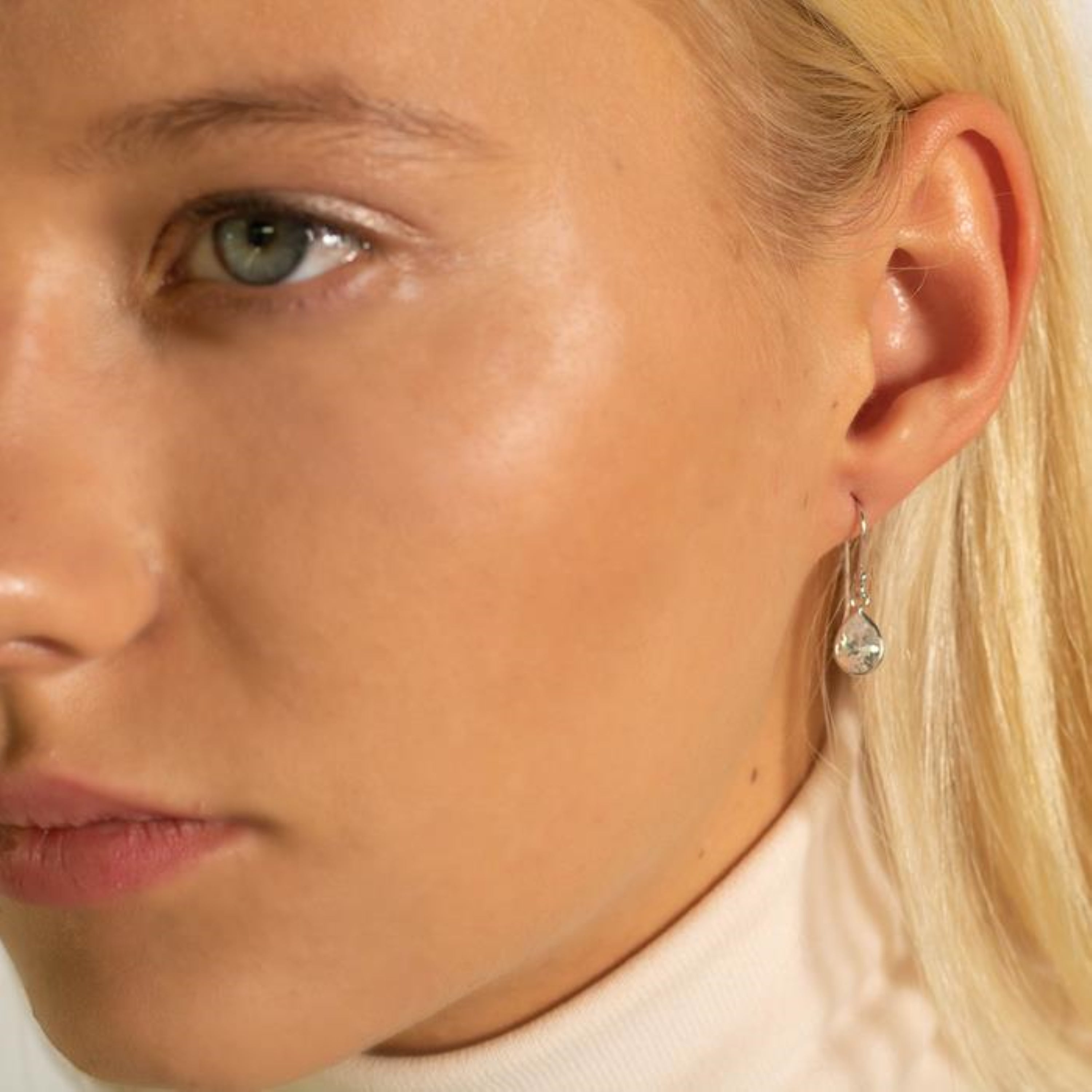 925 Sterling Silver Earrings with Rhodium-Plated Brilliant Zirconia - Essential