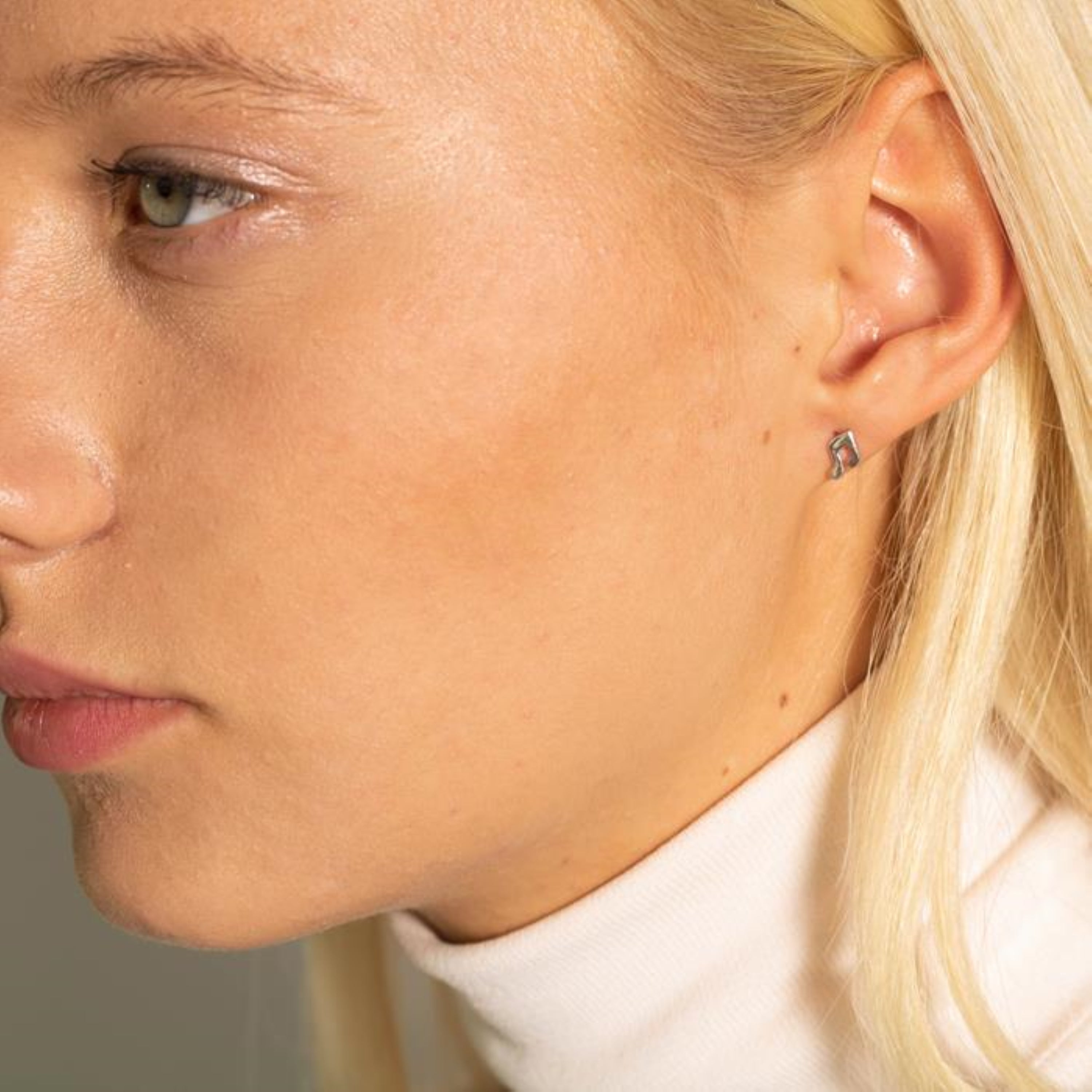 925 Sterling Silver Earrings with Rhodium Finish - Essential