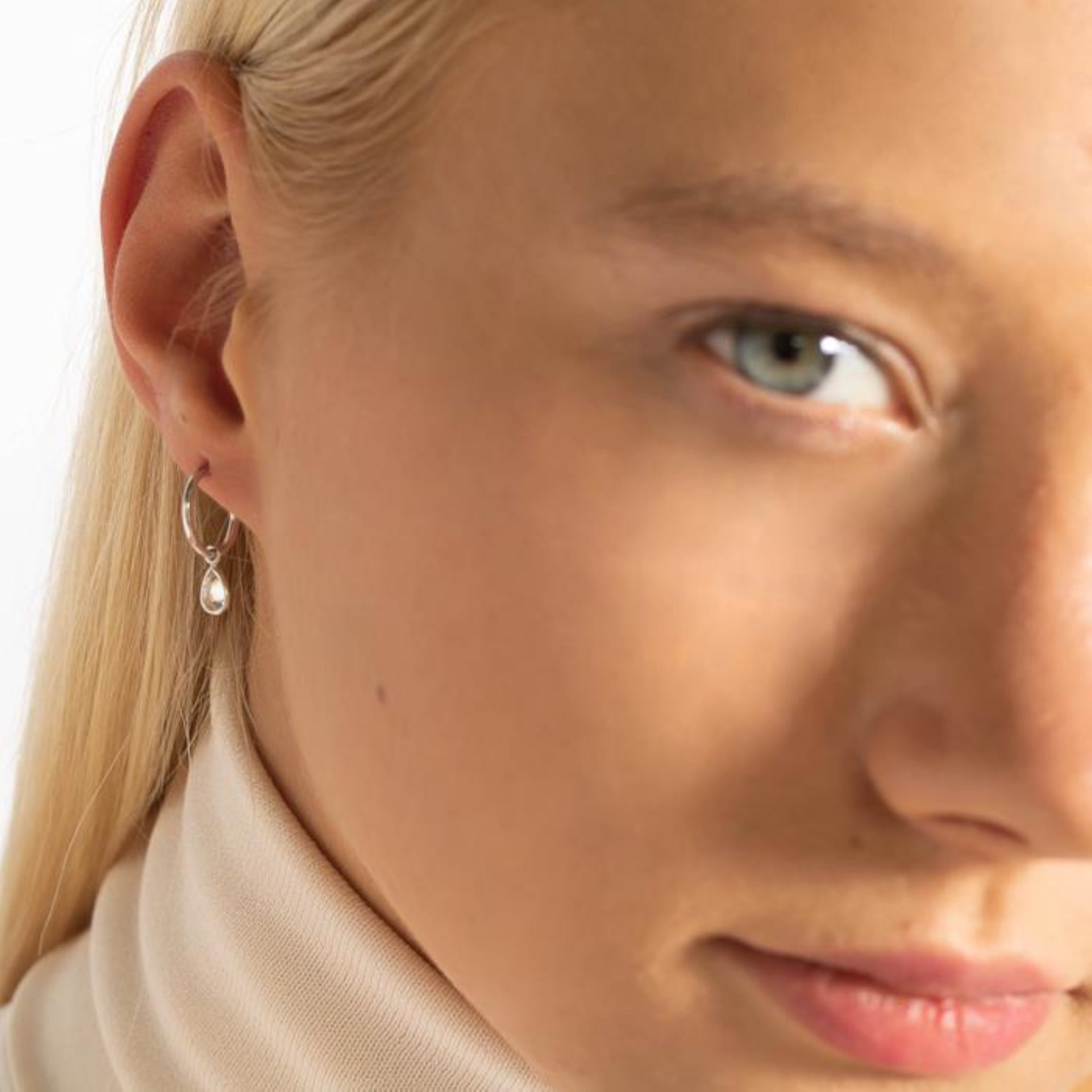 925 Sterling Silver Earrings with Rhodium-Plated Brilliant Zirconia - Essential