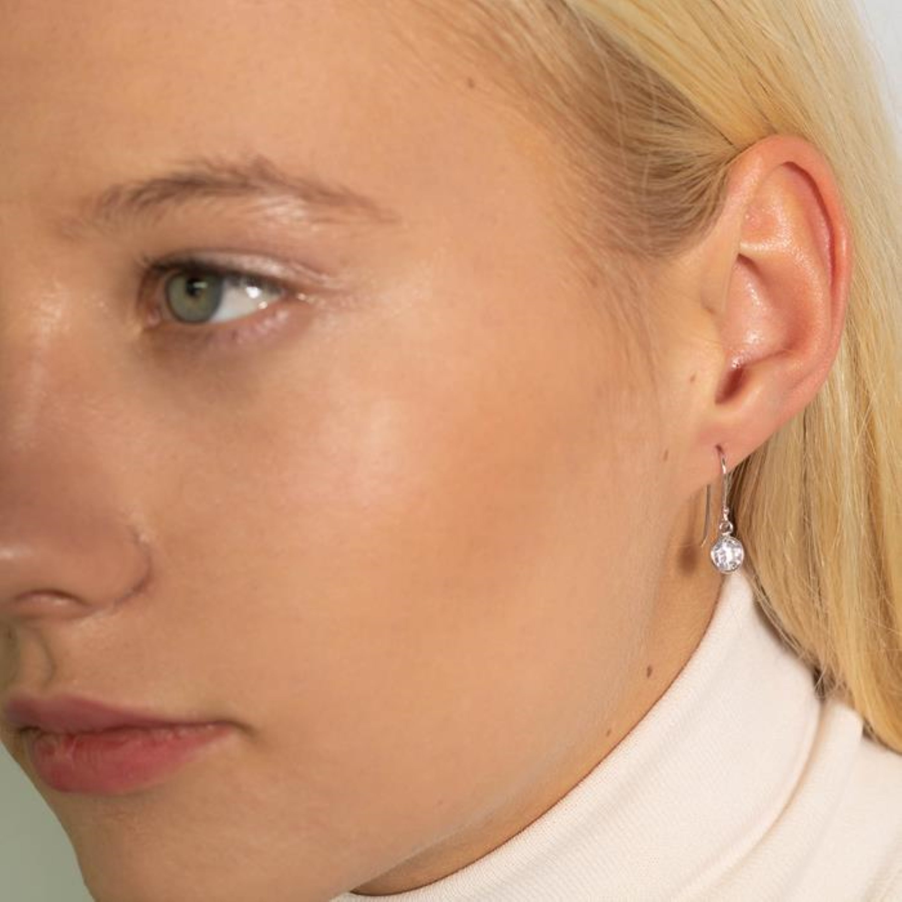 925 Sterling Silver Earrings with Rhodium-Plated Brilliant Zirconia - Essential