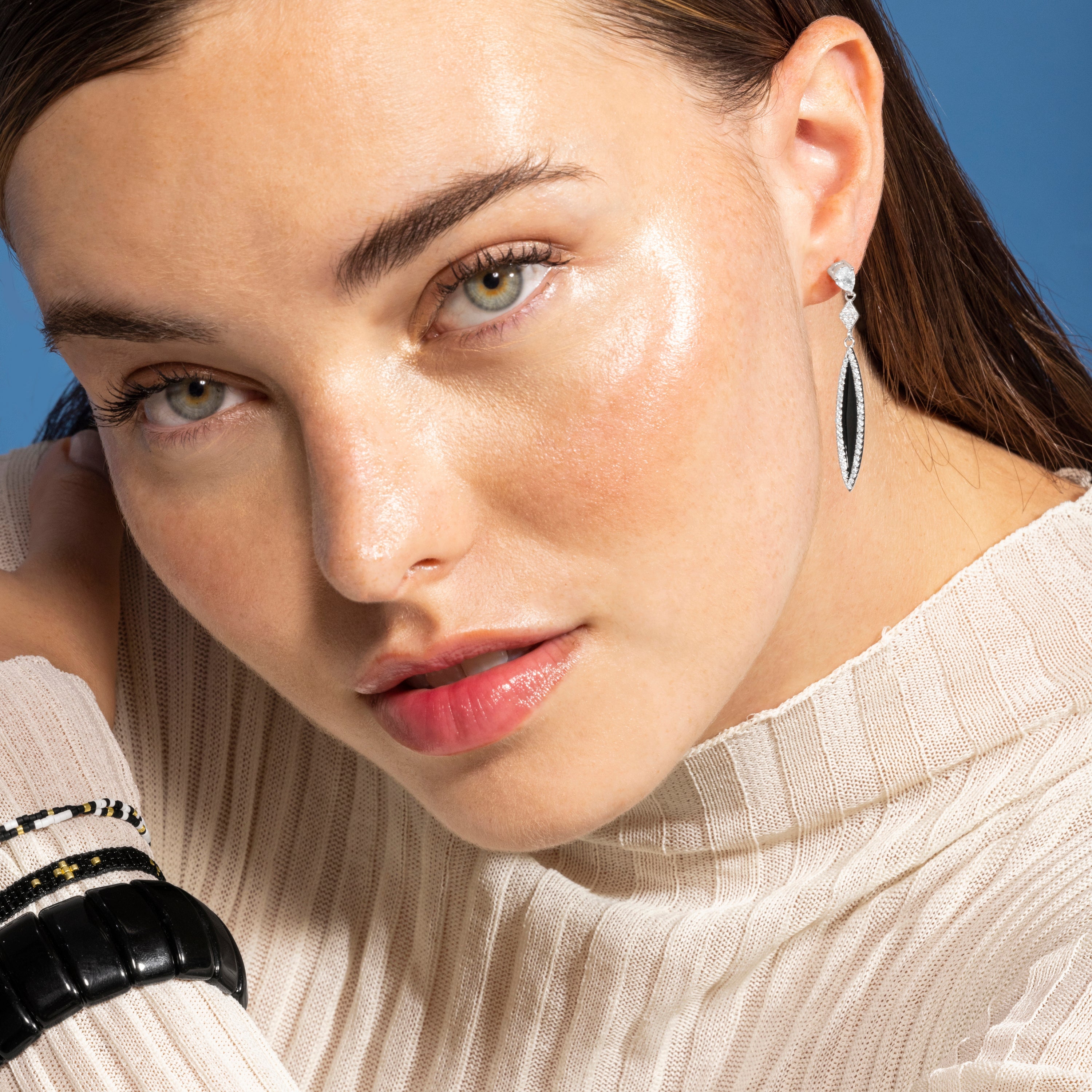 925 Sterling Silver and Onyx Earrings with Rhodium Finish - Latop
