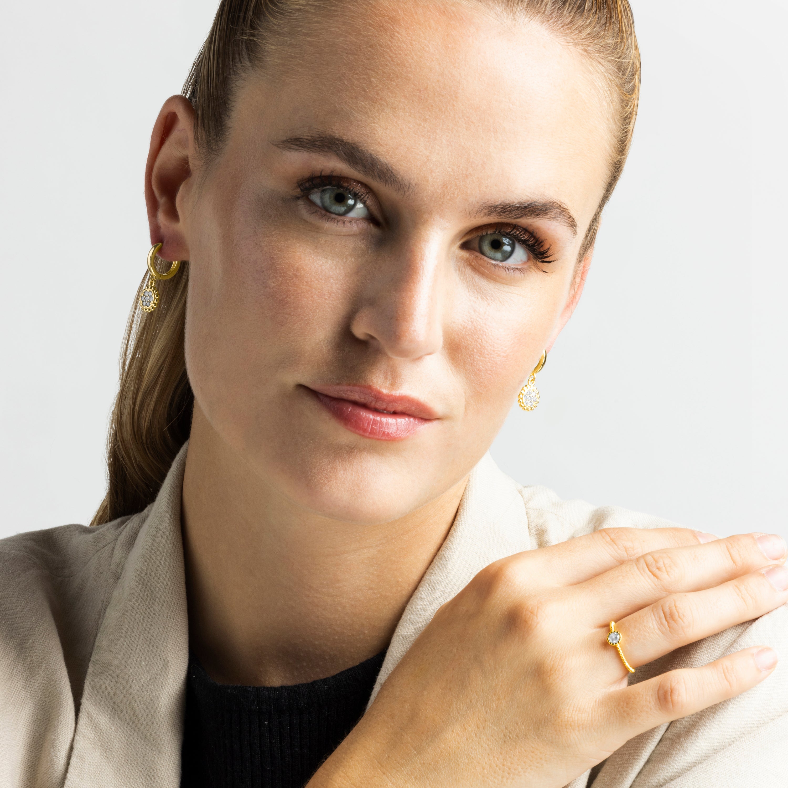 925 Sterling Silver Ring with Brilliant Zirconia finished in 18K Yellow Gold - Naadim