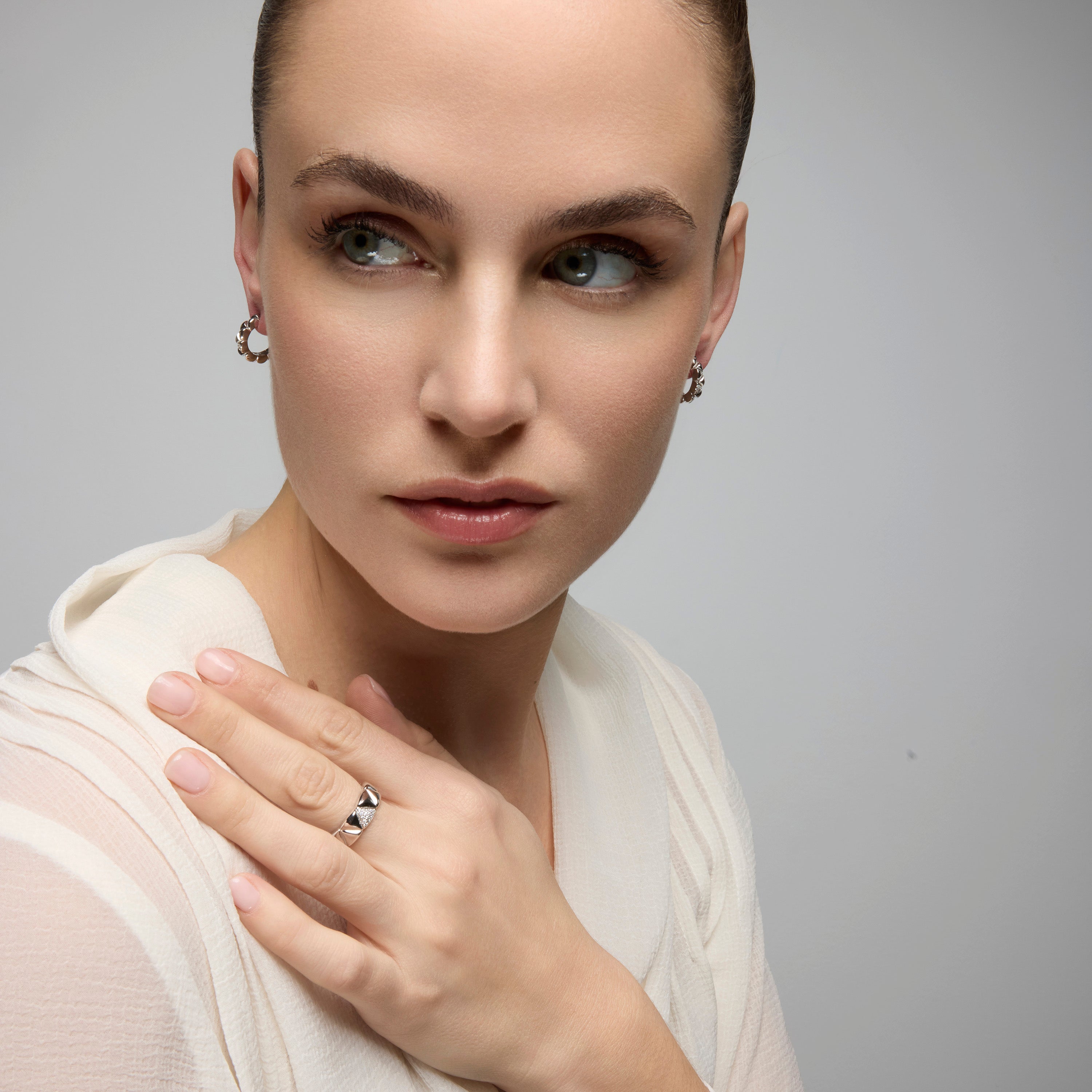 925 Sterling Silver and Brilliant Zirconia Ring with Rhodium Finish - Imwa