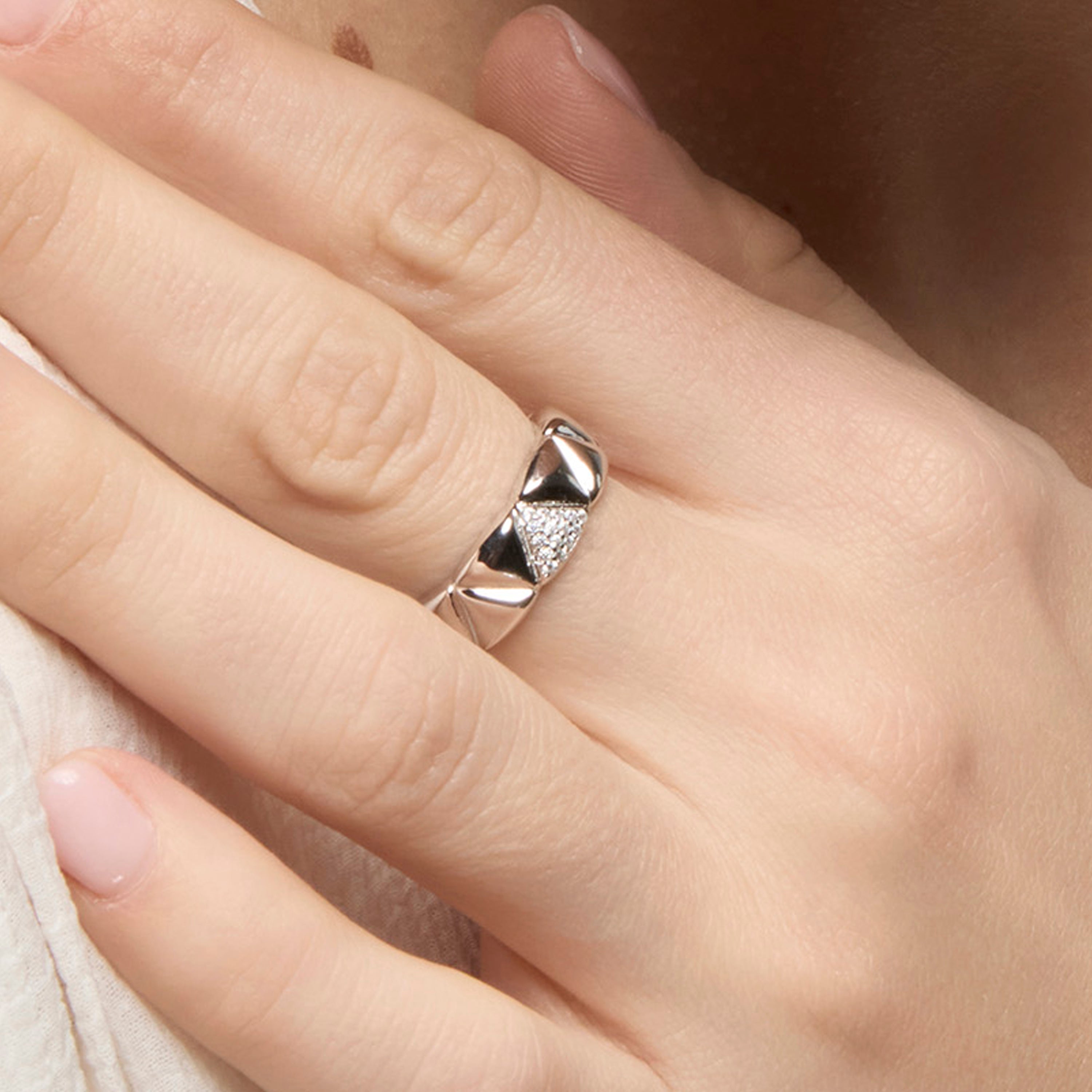 925 Sterling Silver and Brilliant Zirconia Ring with Rhodium Finish - Imwa