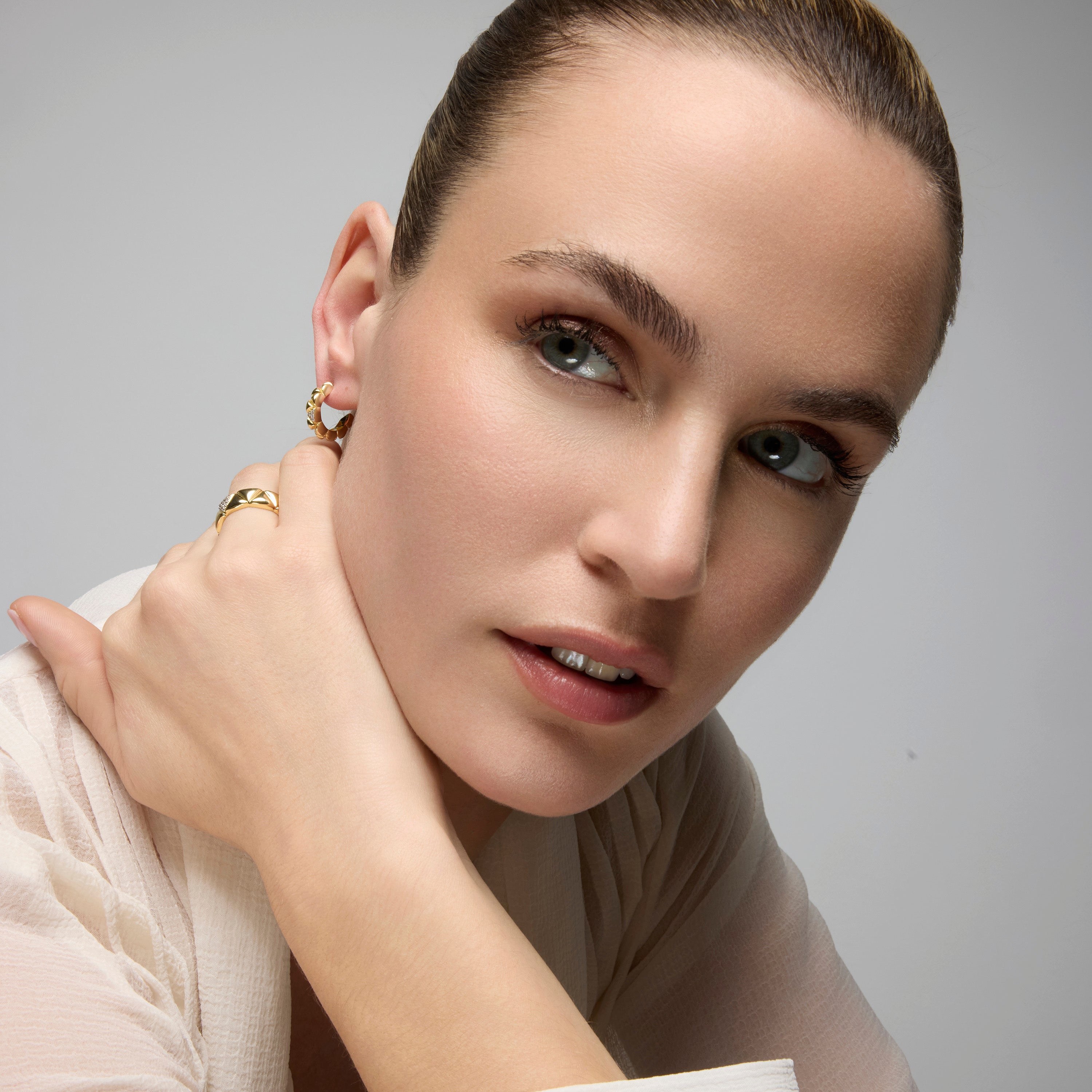 925 Sterling Silver and Brilliant Zirconia Ring, 18k Yellow Gold Finish - Imwa