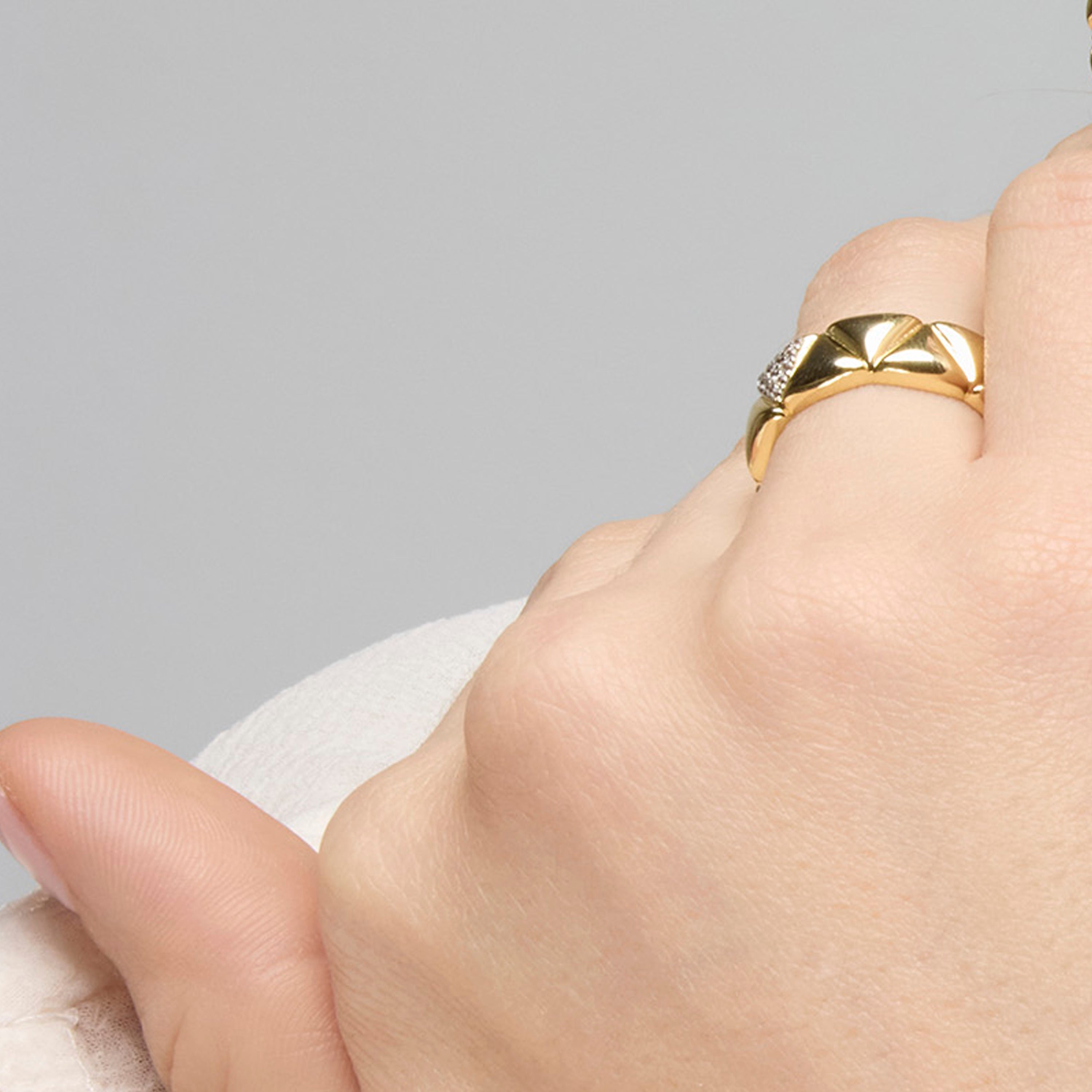 Anel de Prata de Lei 925 e Zircônia Brilhante com acabamento em ouro amarelo 18k - Imwa