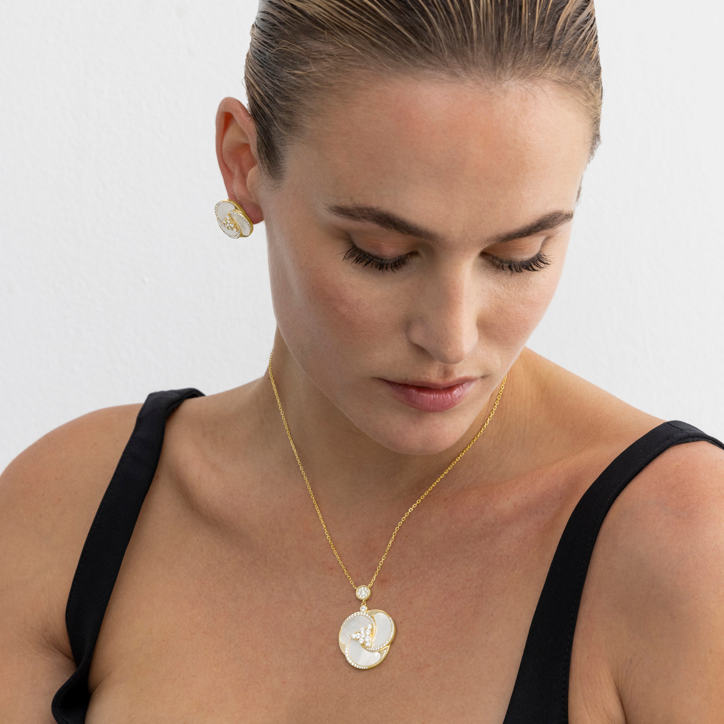 925 Sterling Silver and White Mother of Pearl Necklace with 18k Gold Finish - Huawi