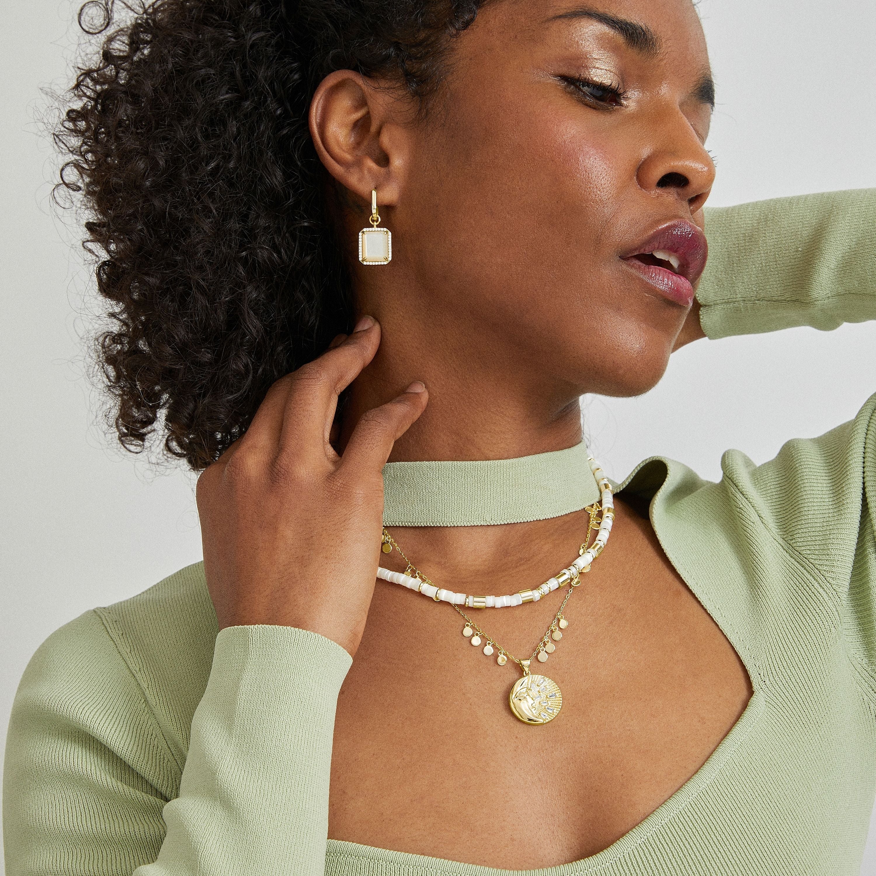 925 Sterling Silver Necklace with White Mother of Pearl Finished in 18K Yellow Gold - Wicoy