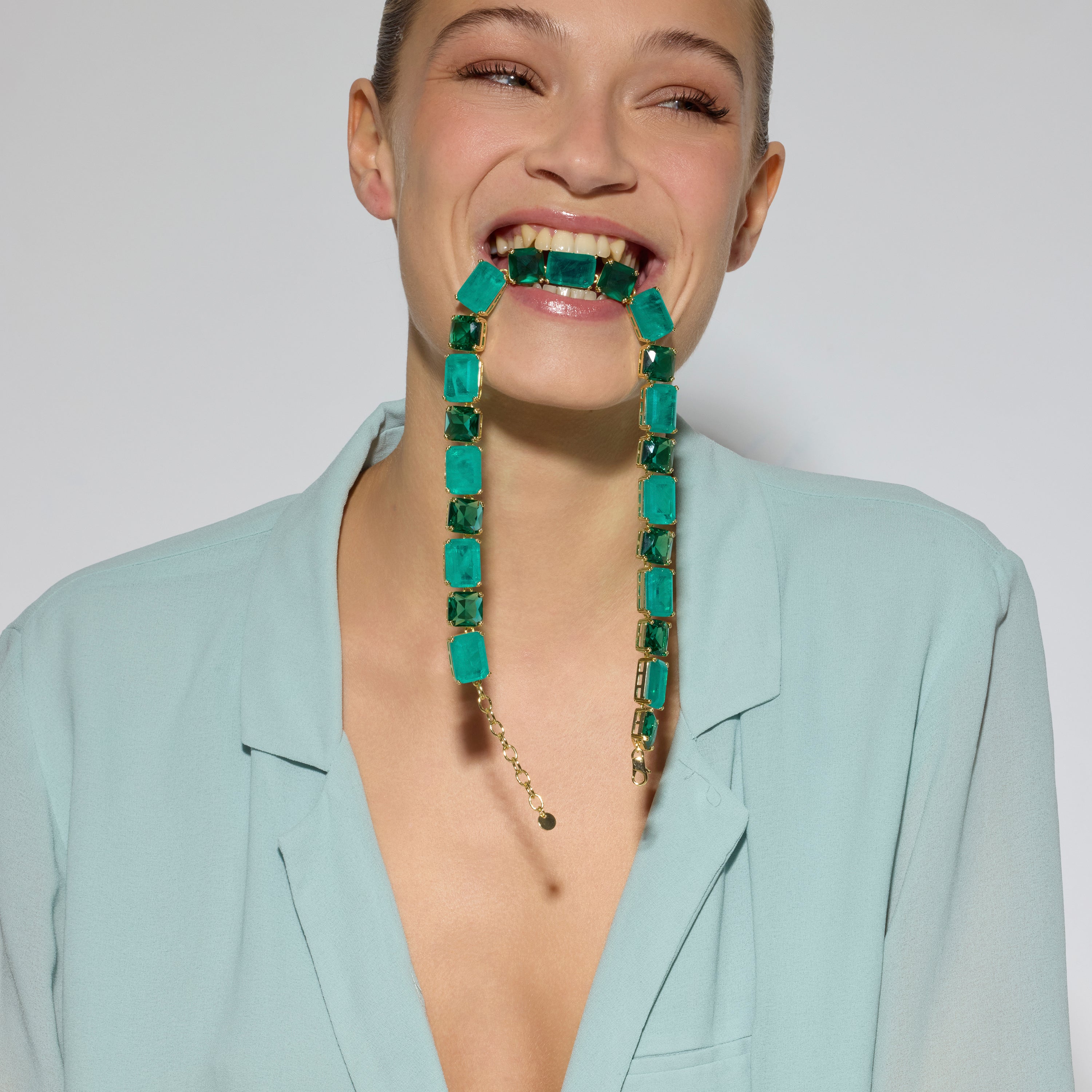 Colar de Prata 925 e Quartzo Hidrotermal Verde Paraíba com acabamento em ouro amarelo 18k - Lindrak