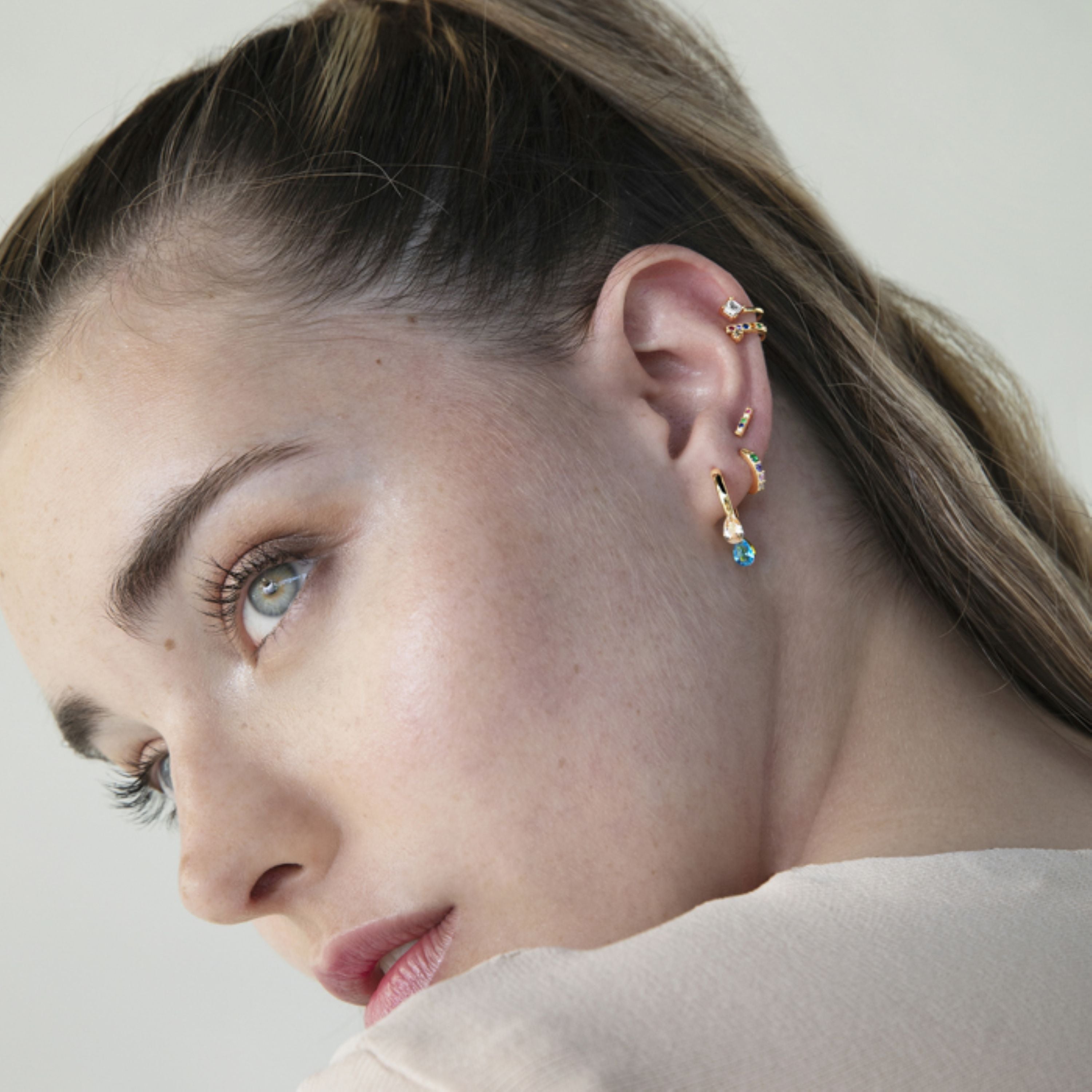 925 Sterling Silver Piercing with Multicolor Zirconia Finished in 18K Yellow Gold - Sonlow