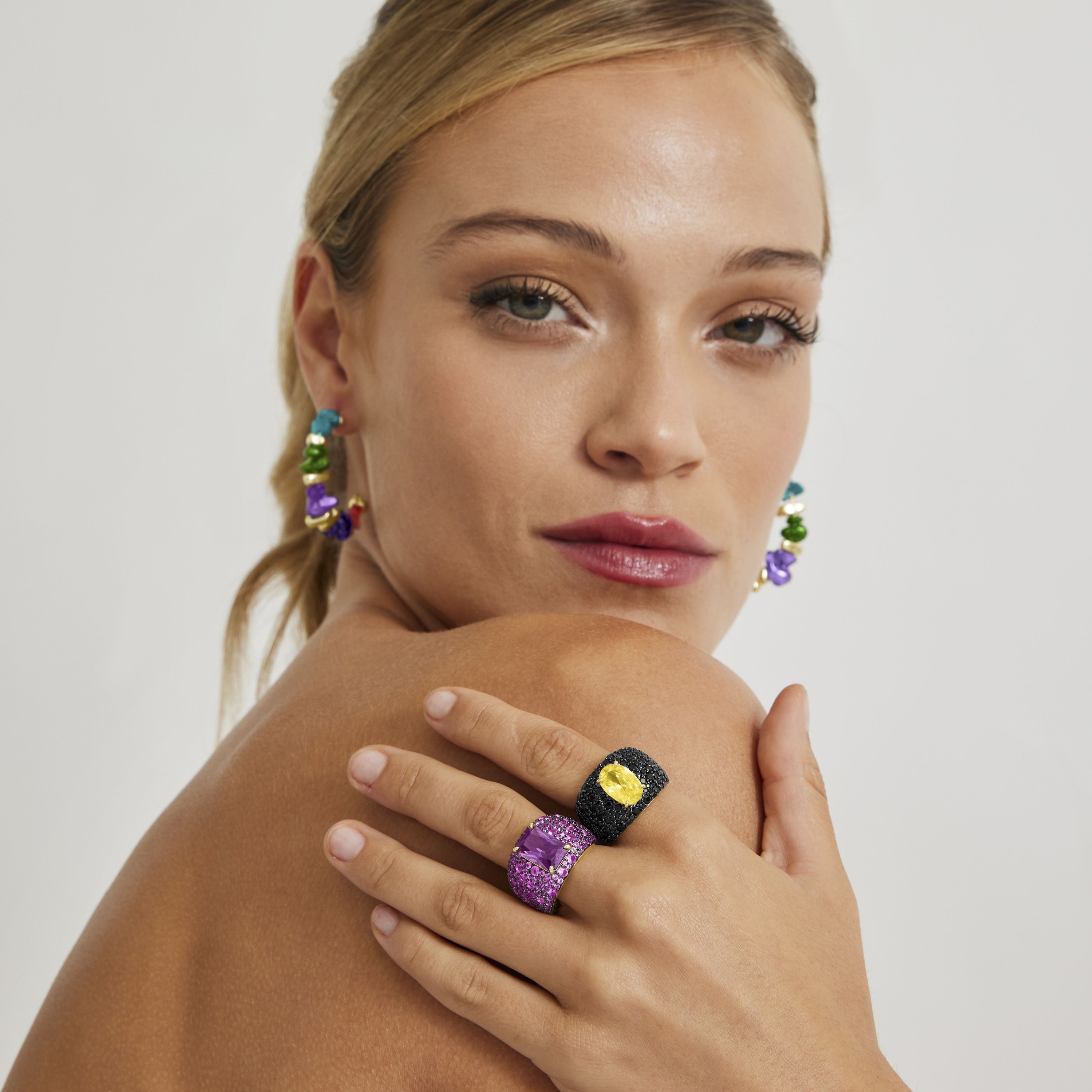 Anillo de Plata de Ley 925 con Circonita Multicolor acabado en oro amarillo de 18K - Korwise