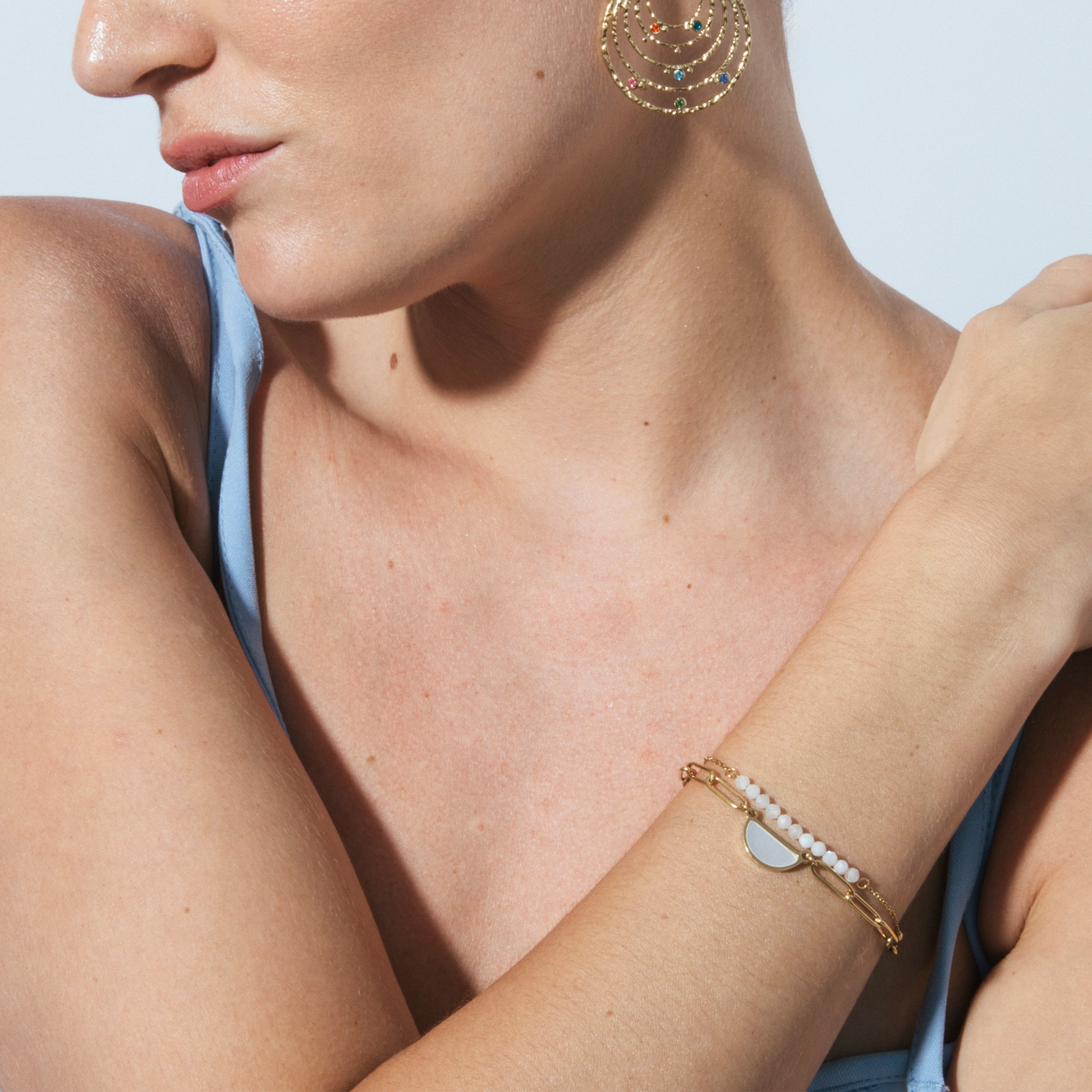 Pulsera de Perla Blanca acabado en oro amarillo 18k - Abbyo
