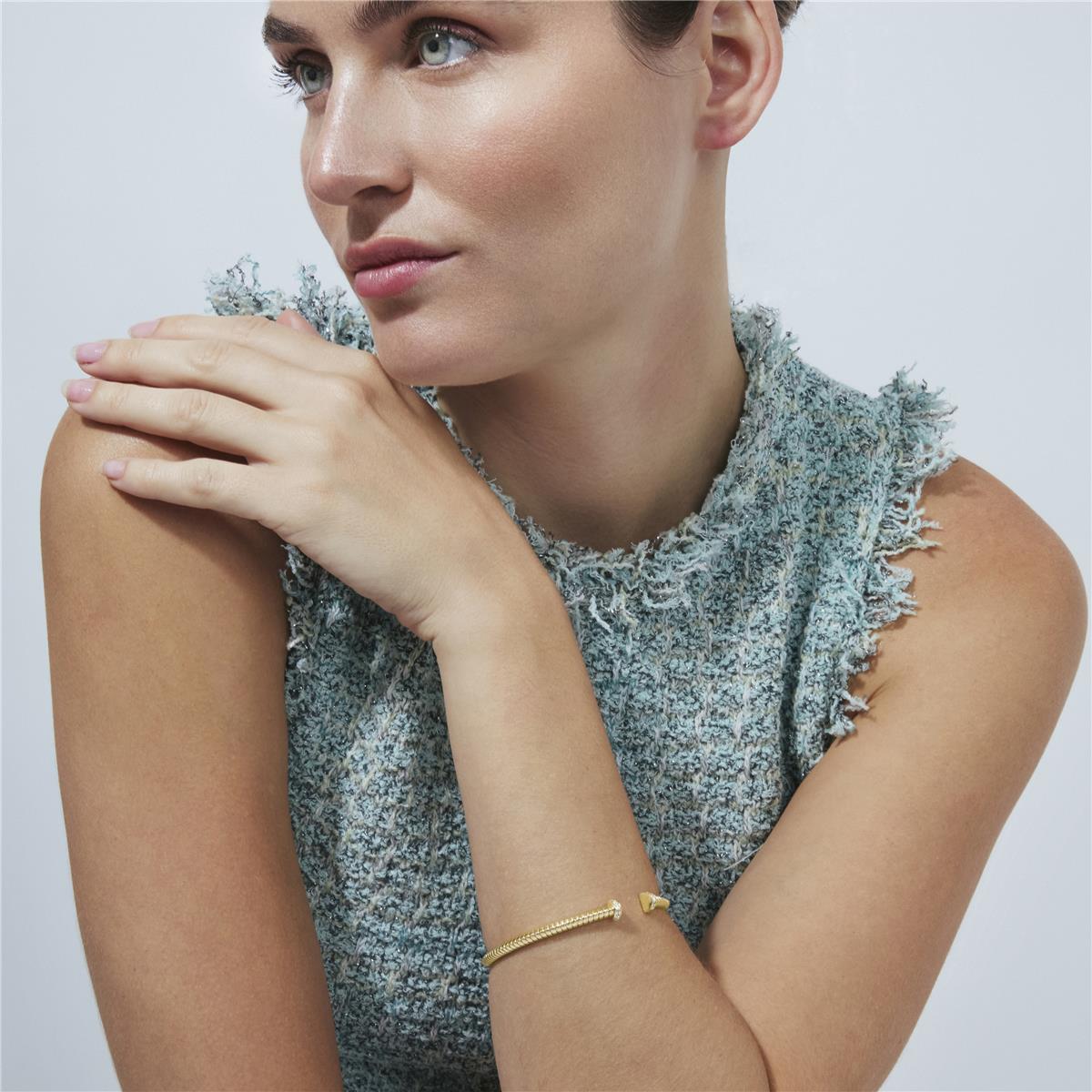 Dazzling Zirconia Bracelet in 18k Yellow Gold Finish - Aih