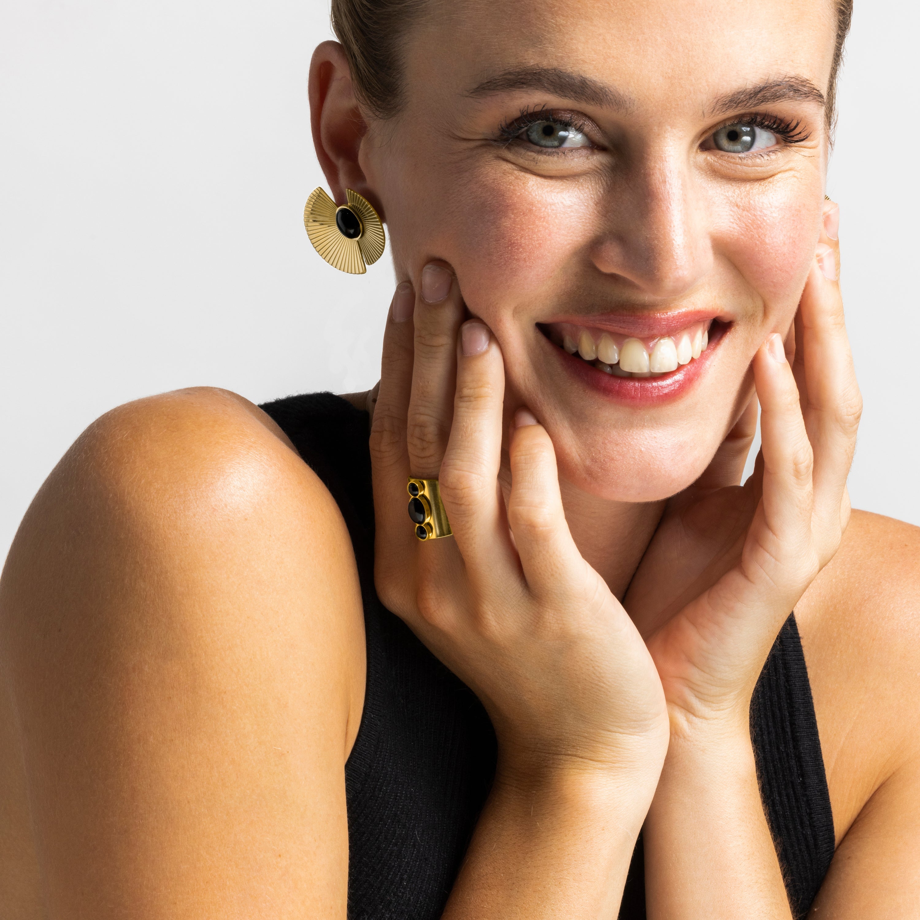 Earrings with 18k gold-finished onyx - Lessa