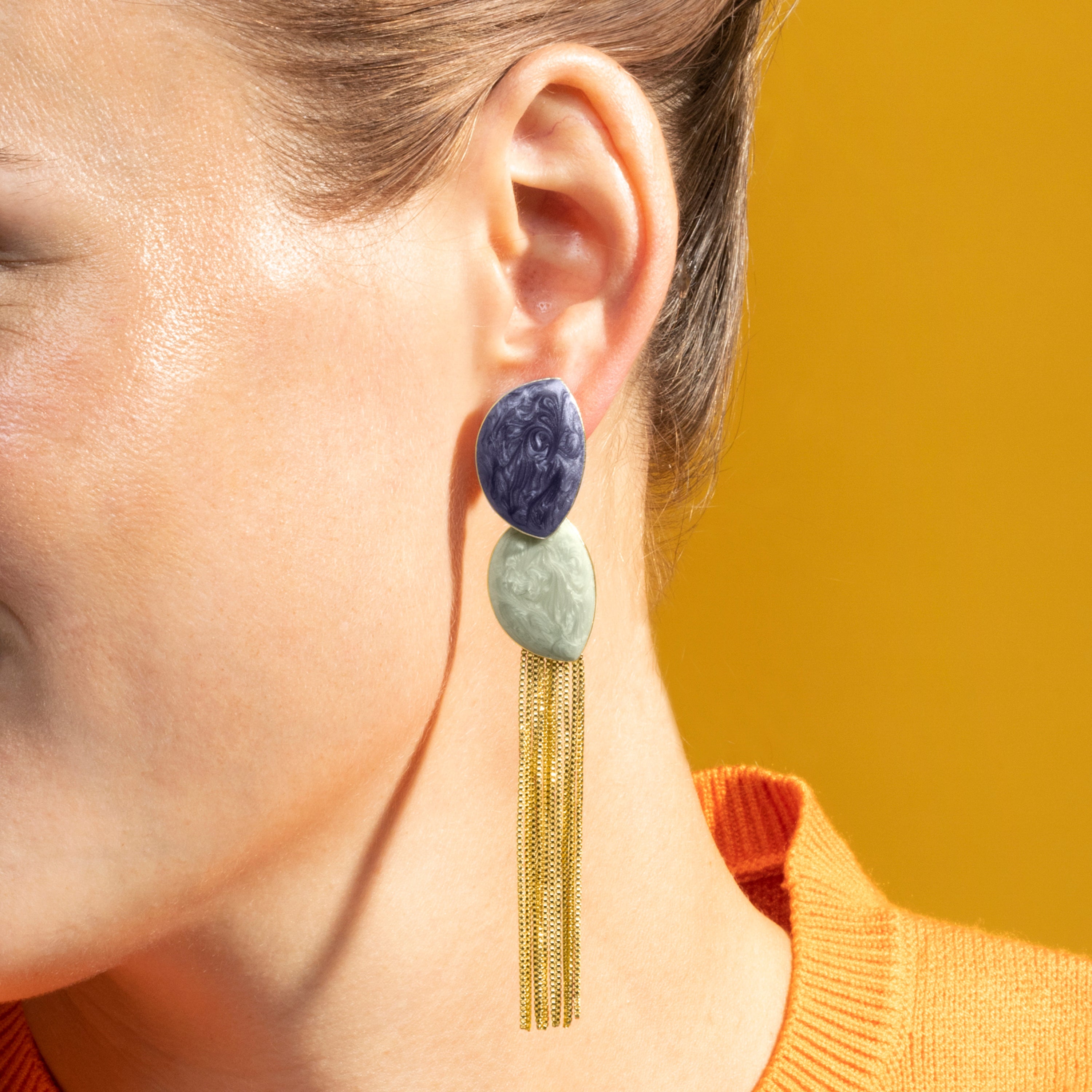 Brincos com Laqueado Azul com acabamento em ouro 18k - Gori