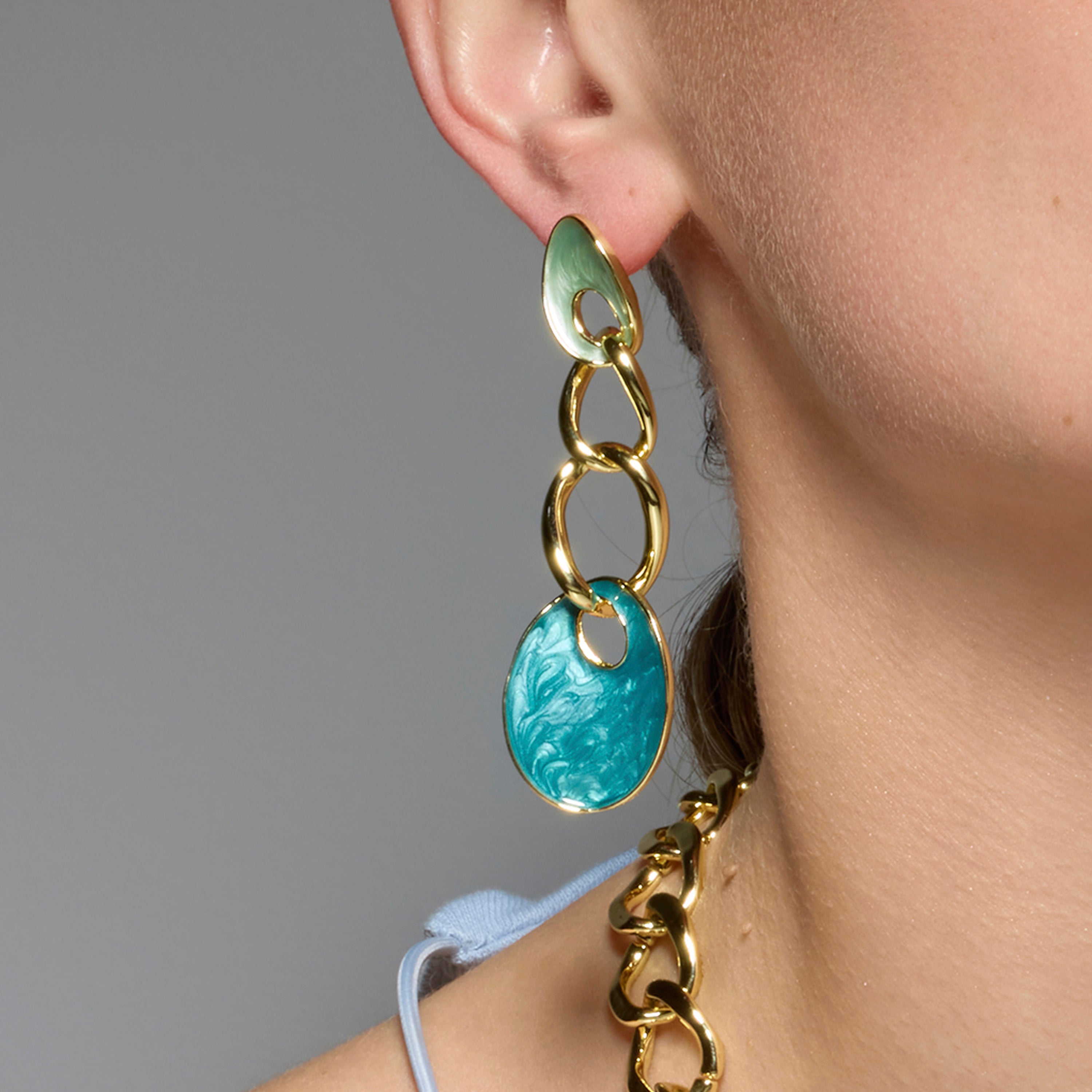18k yellow gold and blue lacquer finish earrings - Makan
