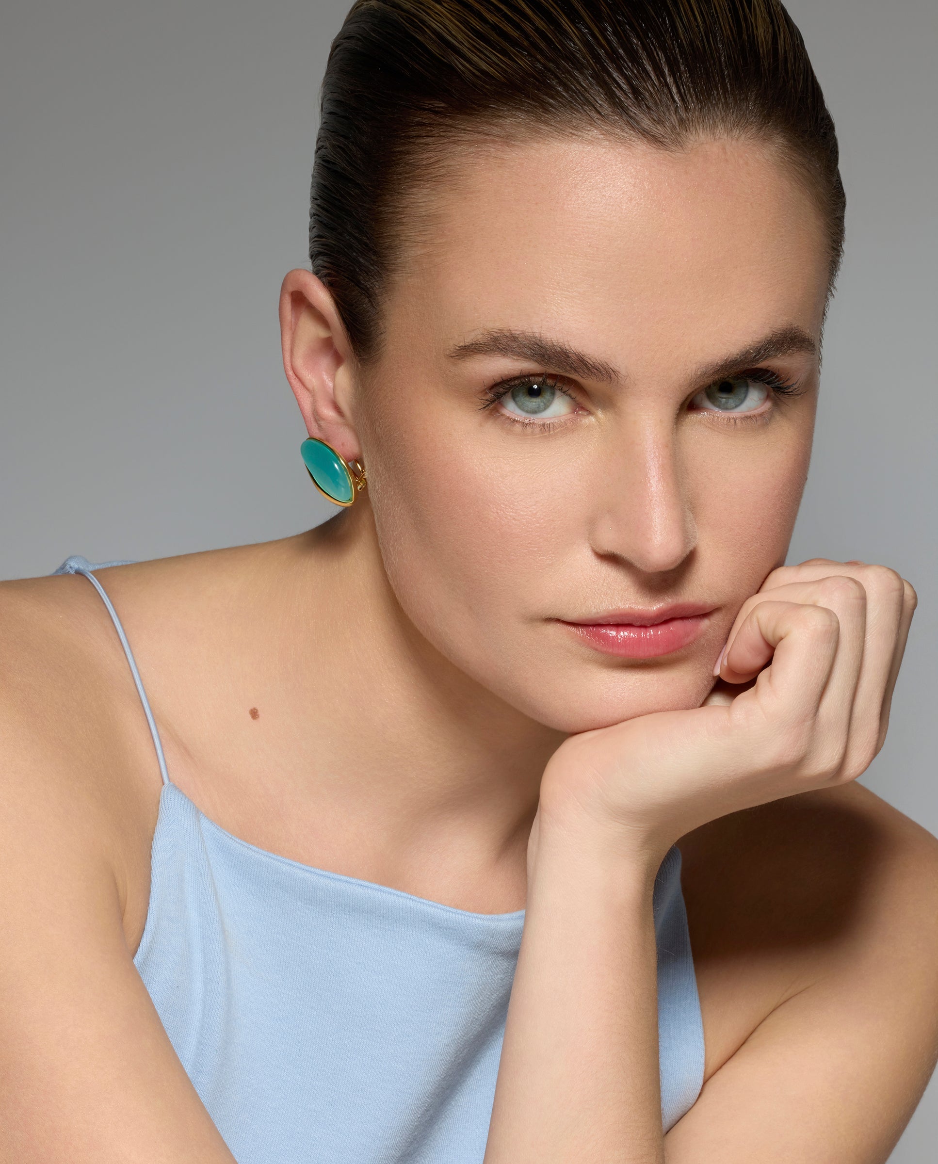 18k yellow gold finish earrings with green cat&amp;#39;s eye - Xorai